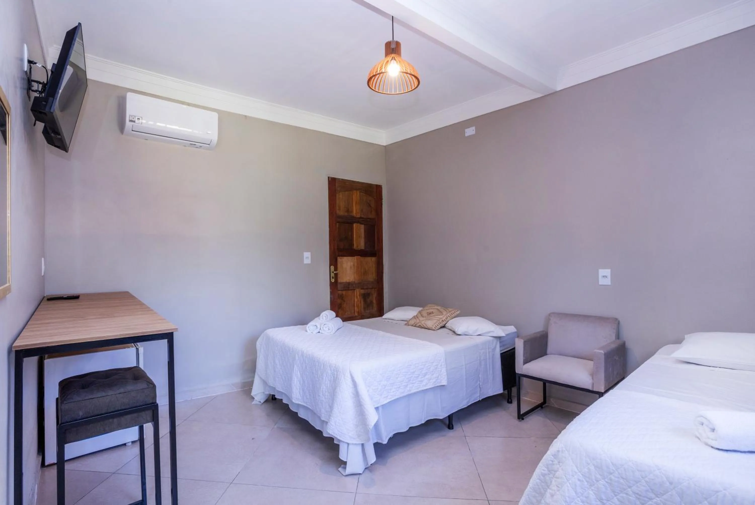 Photo of the whole room, Bed in Pousada In Bali - Maresias