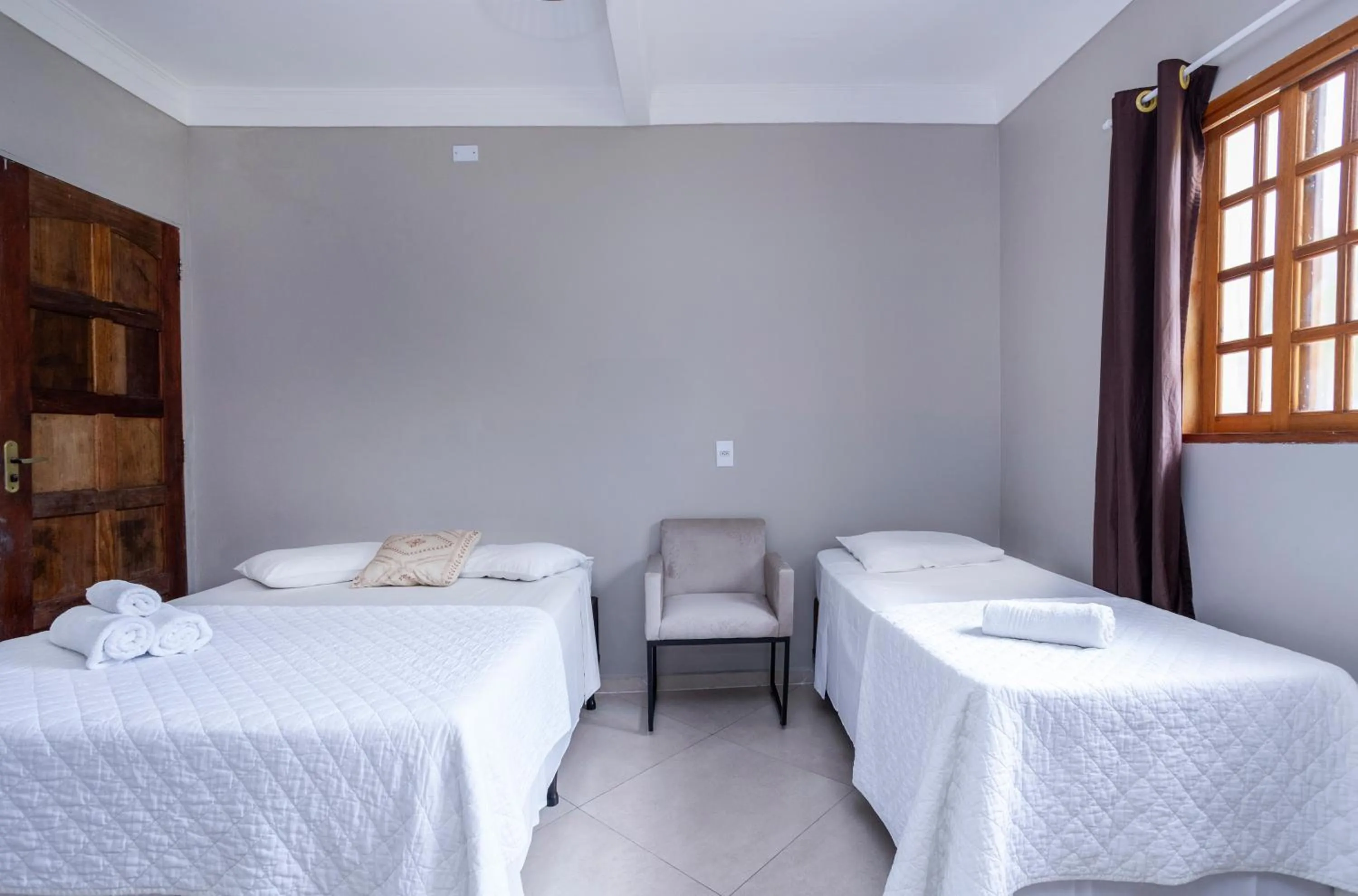 Photo of the whole room, Bed in Pousada In Bali - Maresias