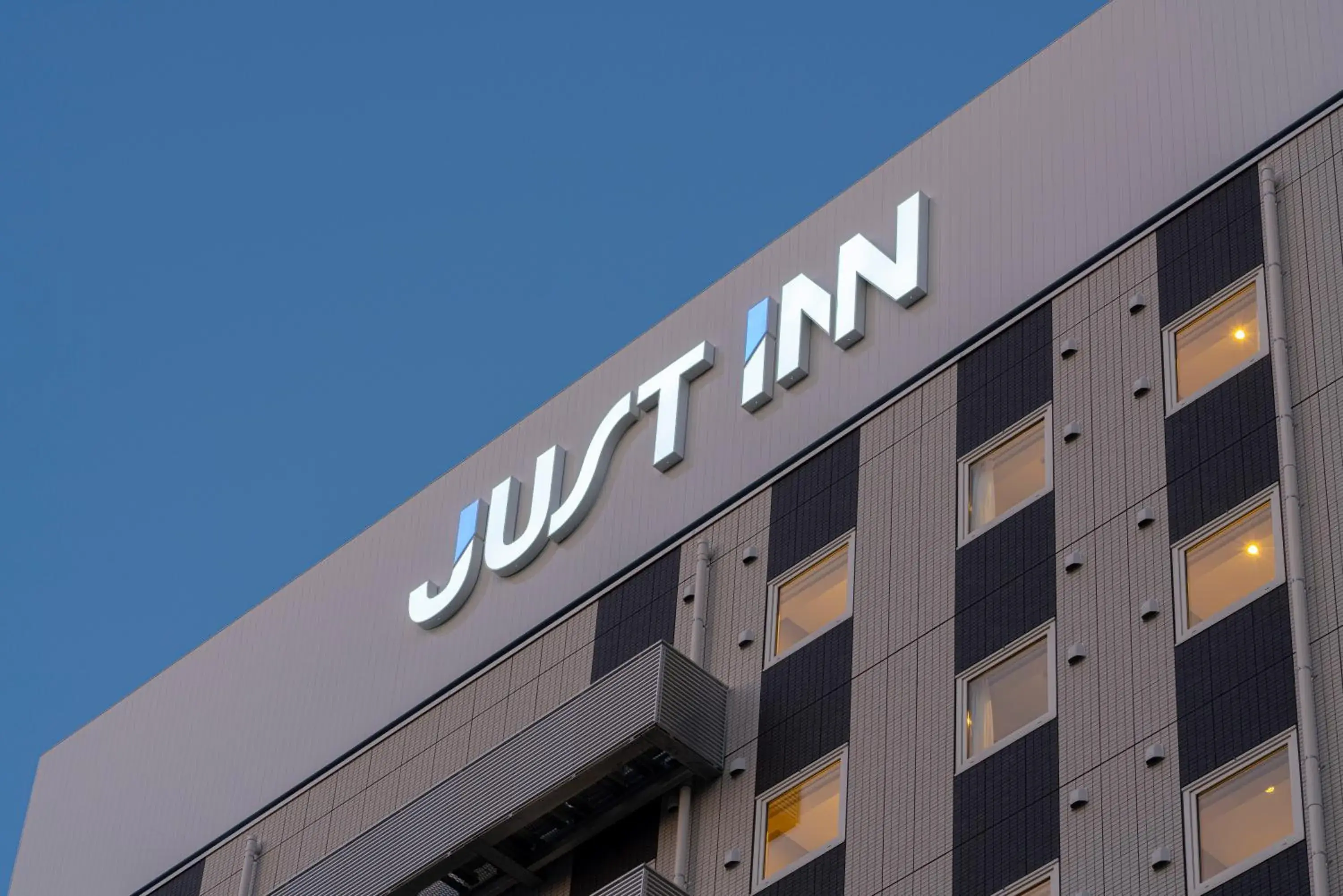 Property building in Just Inn Matsusaka Station Property building in Just Inn Matsusaka Station