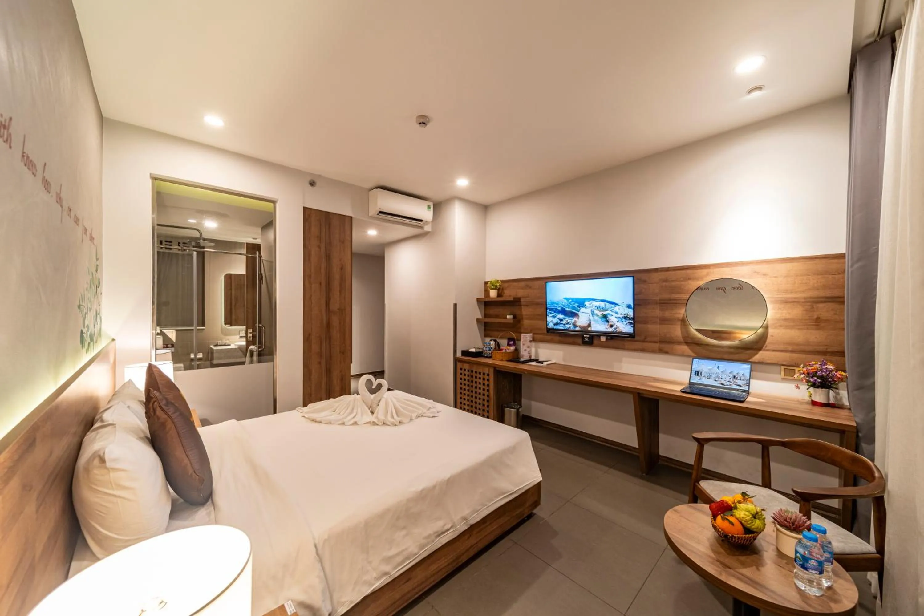 Bedroom, Bed in Thanh Long Hotel - Tra Khuc