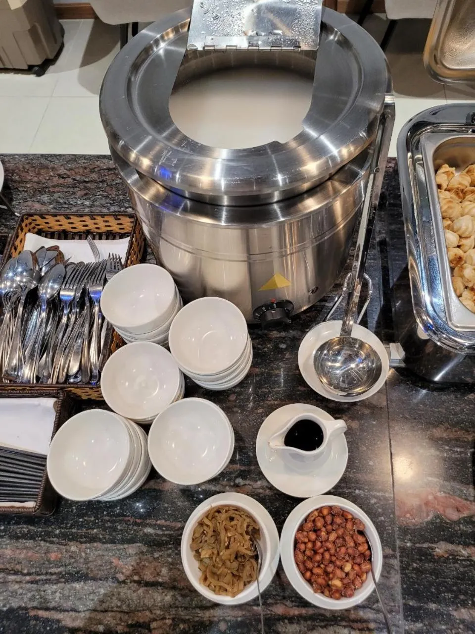 Food and drinks in Thanh Long Hotel - Tra Khuc