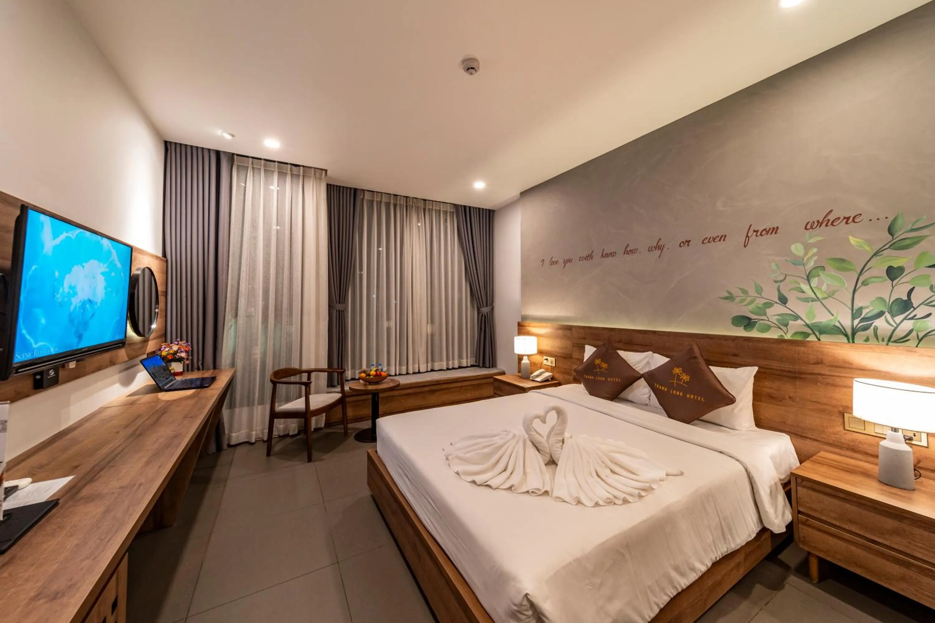 Bedroom, Bed in Thanh Long Hotel - Tra Khuc