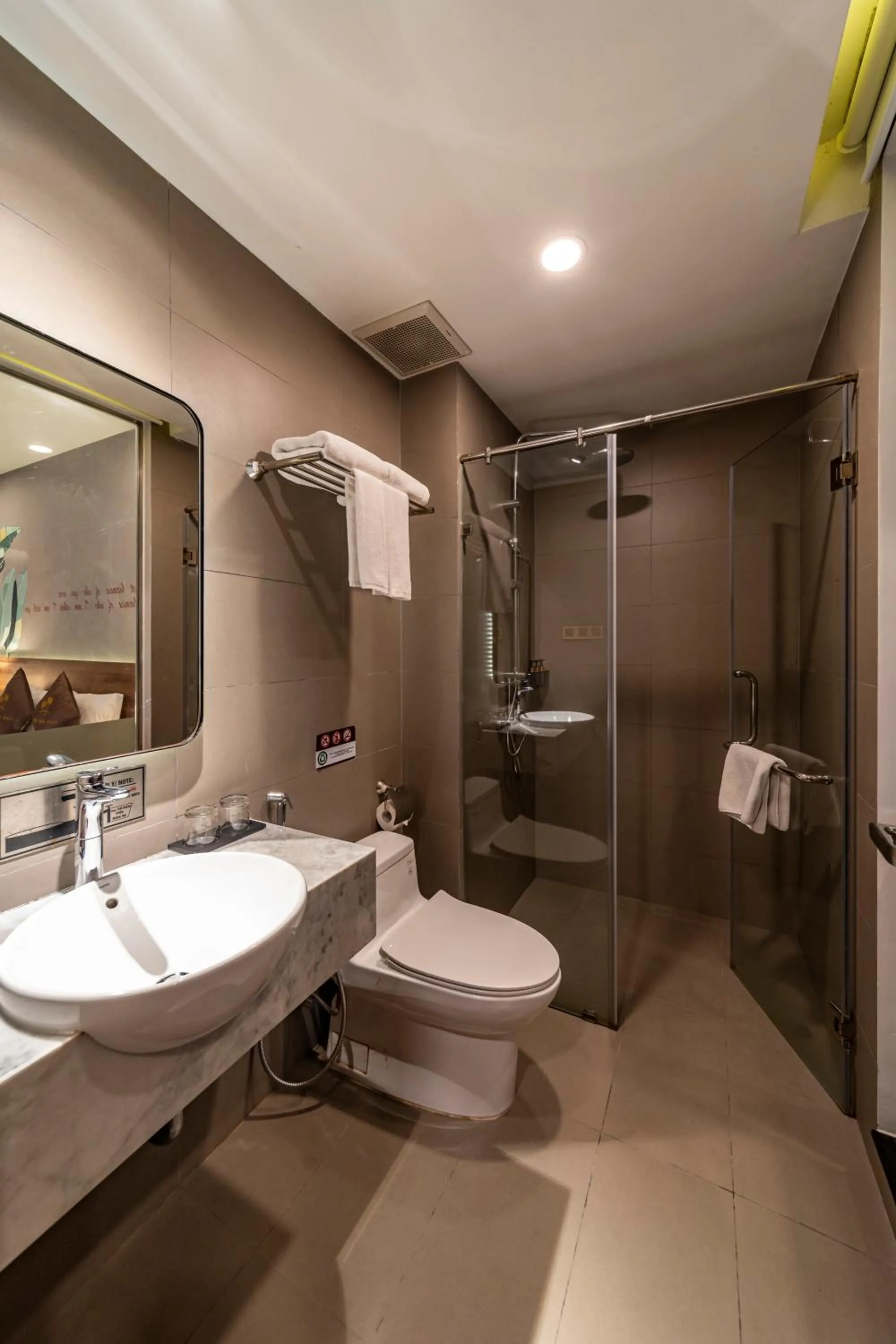 Bathroom in Thanh Long Hotel - Tra Khuc