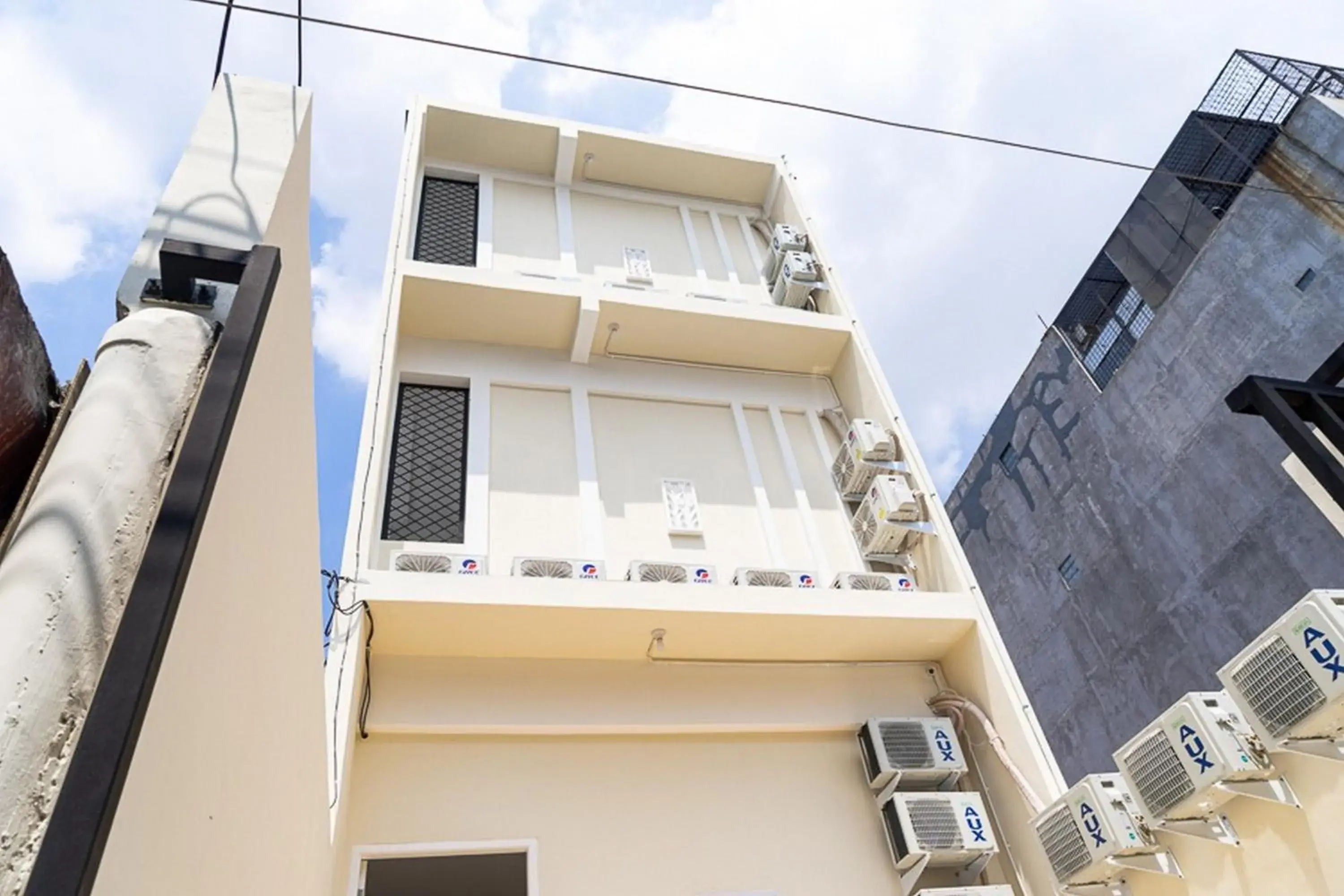 Property building in RedDoorz near Tarumanagara University Property building in RedDoorz near Tarumanagara University