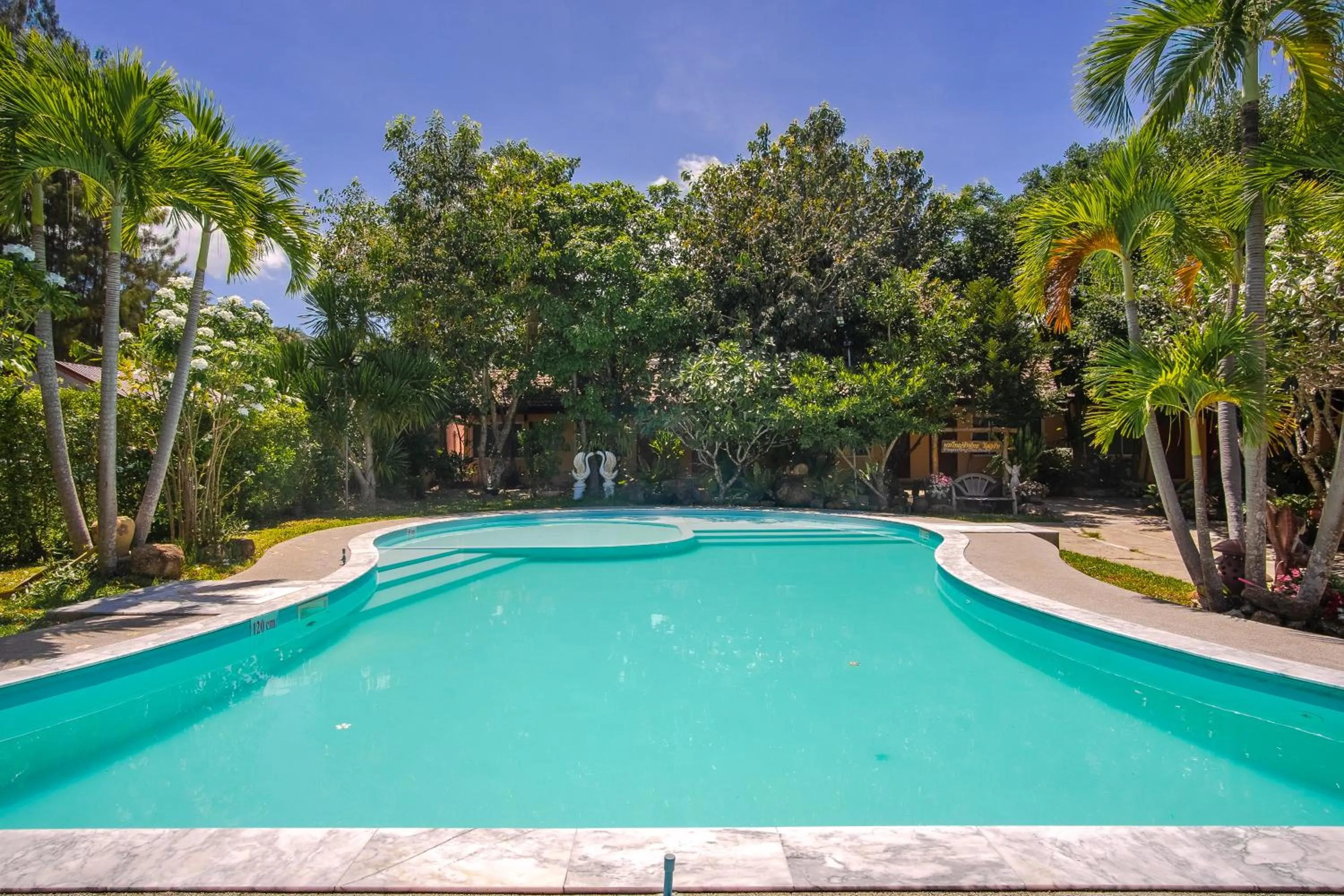 Swimming pool in Prayai Changthai Resort