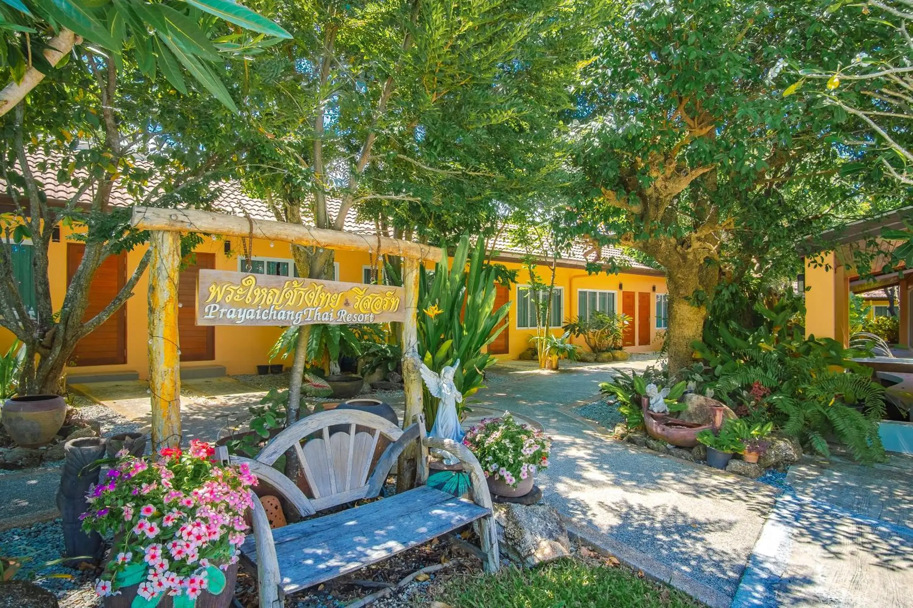 Property building in Prayai Changthai Resort Property building in Prayai Changthai Resort