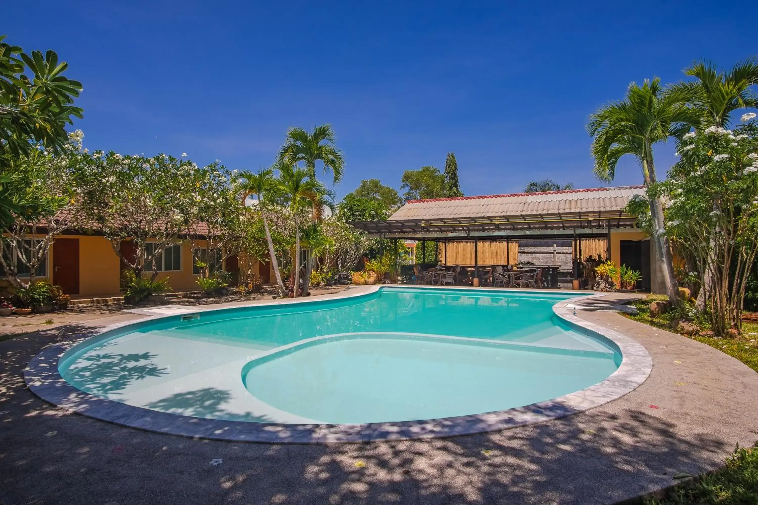 Swimming pool in Prayai Changthai Resort Swimming pool in Prayai Changthai Resort