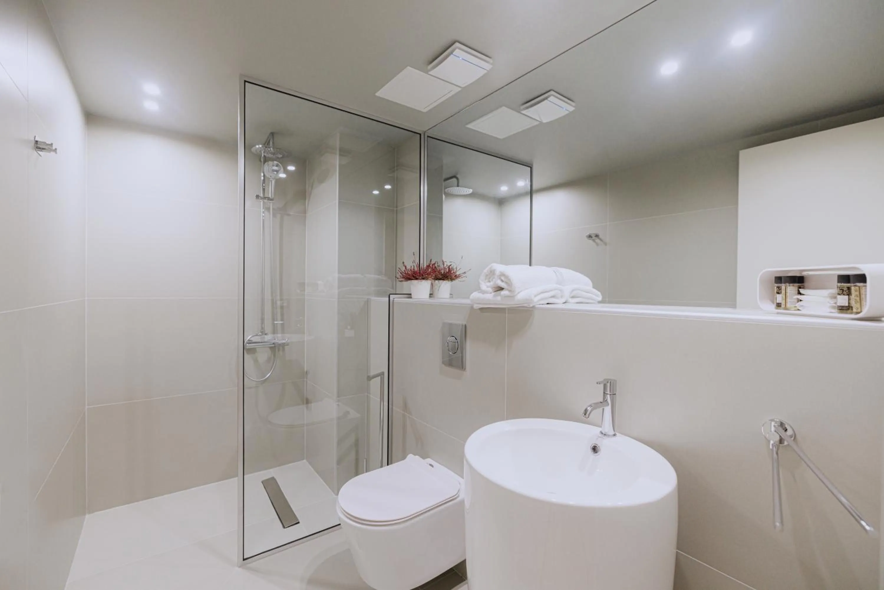 Bathroom in Flisvos Royal Hotel & Suites