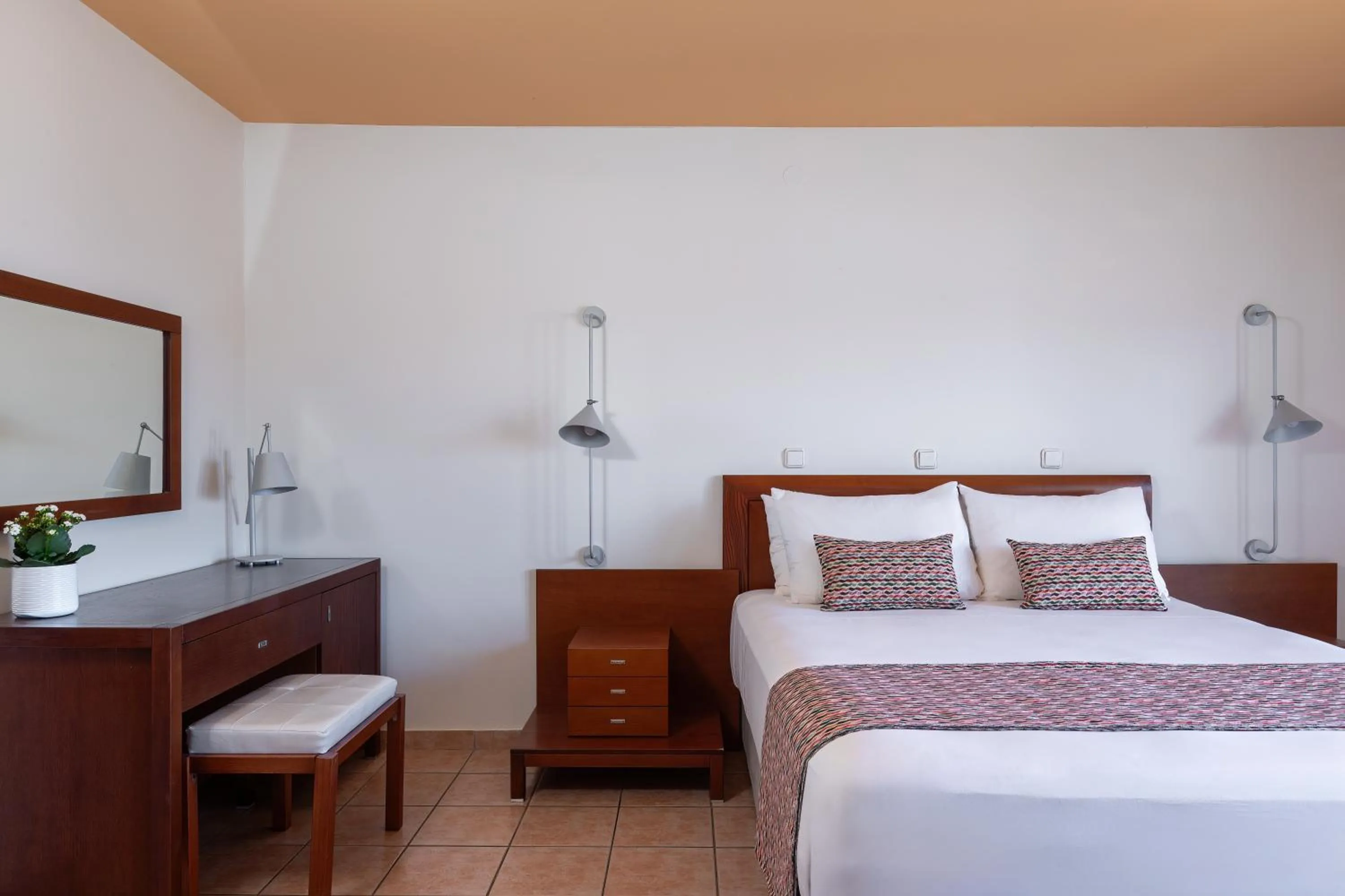 Photo of the whole room, Bed in Flisvos Royal Hotel & Suites