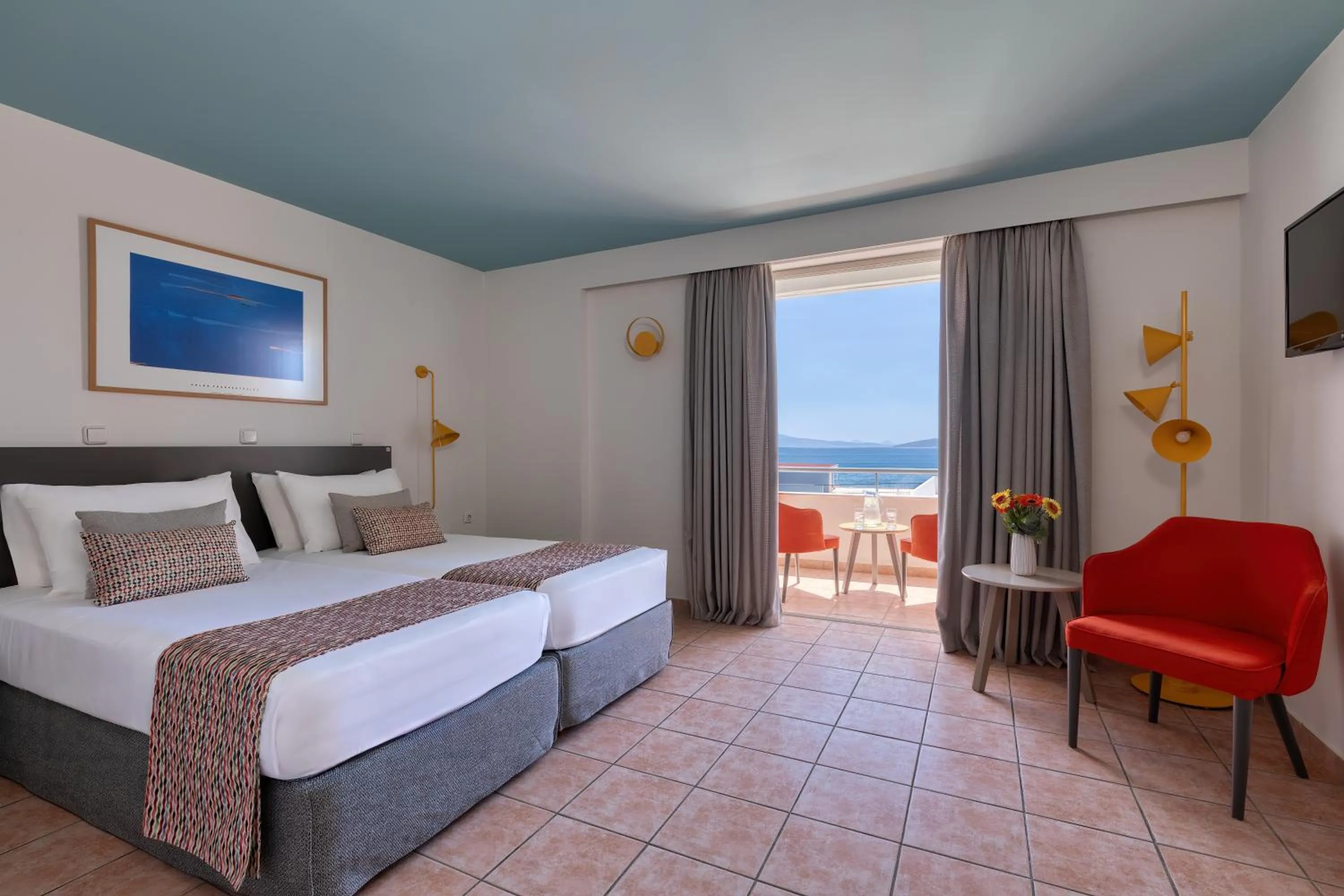 View (from property/room), Bed in Flisvos Royal Hotel & Suites