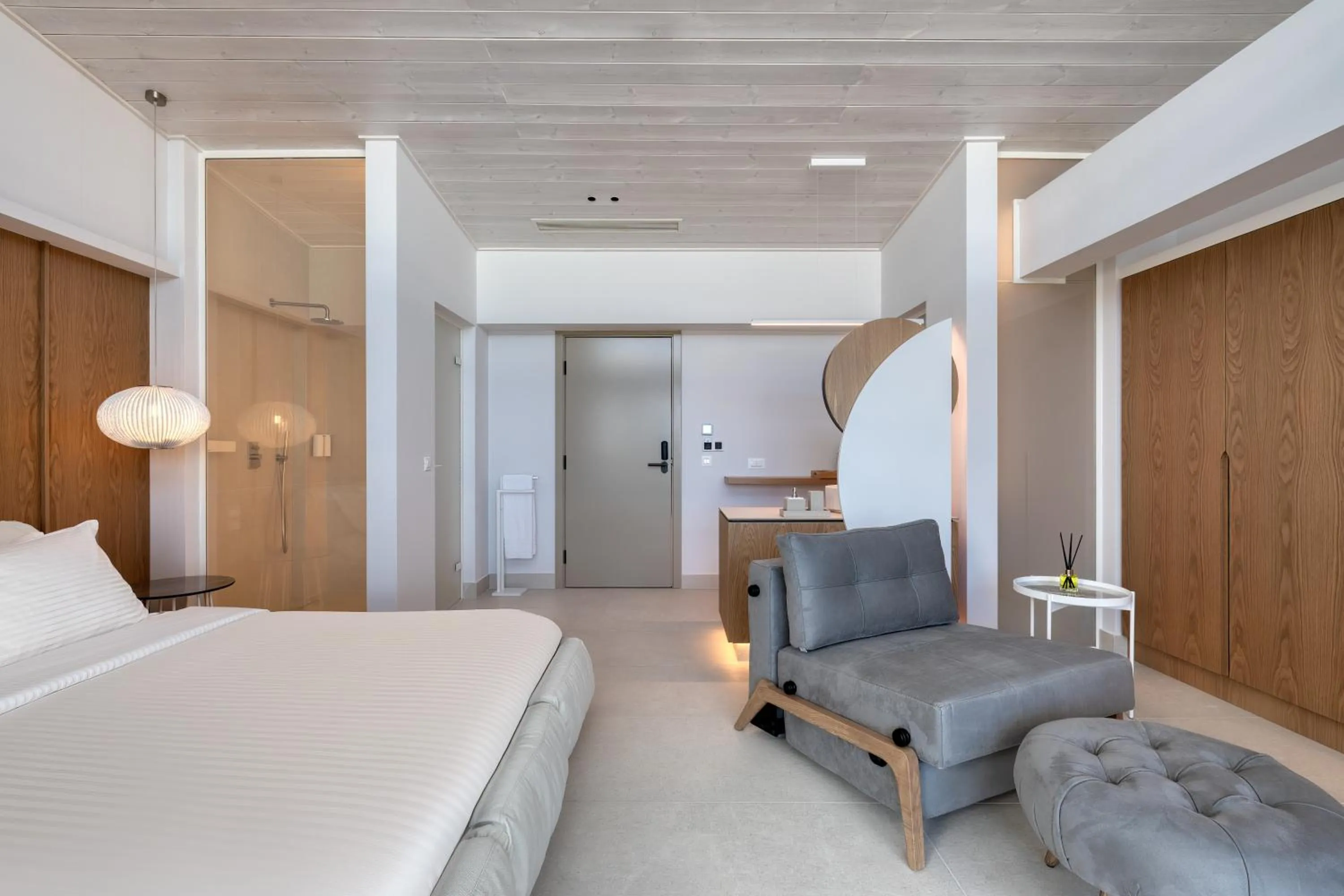 Photo of the whole room, Bed in Flisvos Royal Hotel & Suites