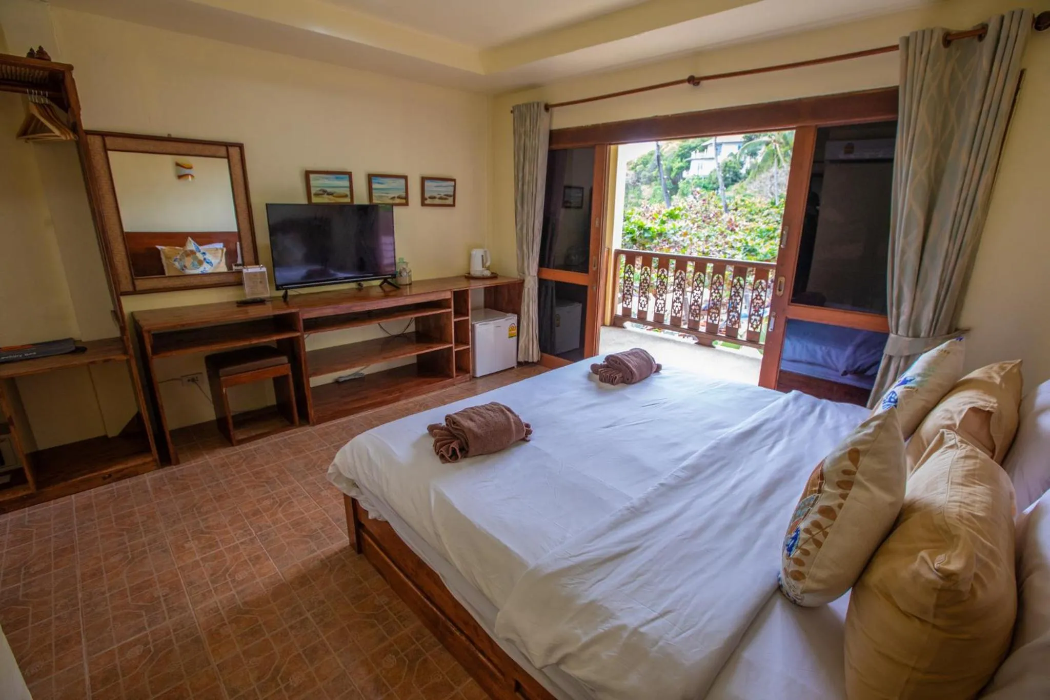 Balcony/Terrace, Bed in Coral View Resort