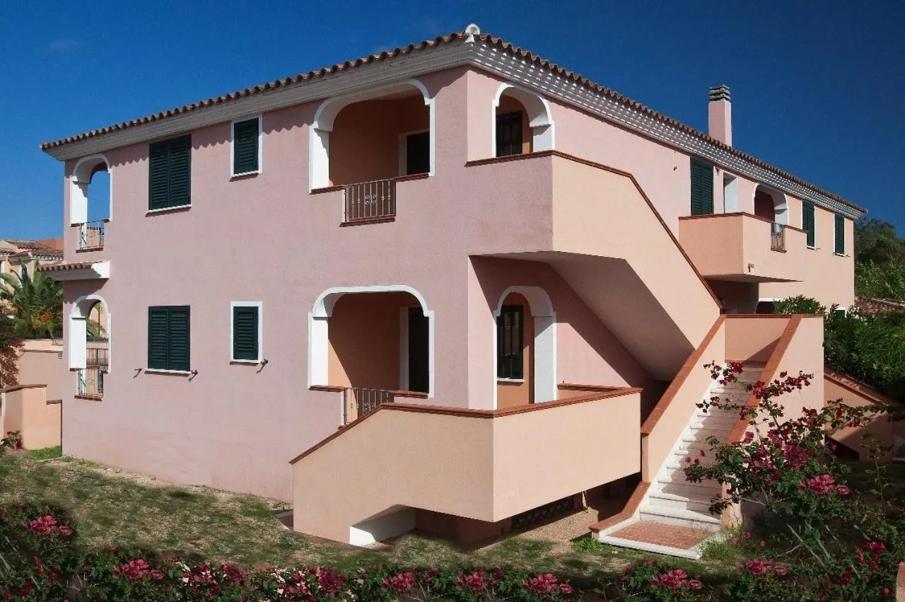 Property building in Appartamenti Le Ginestre e Gli Oleandri