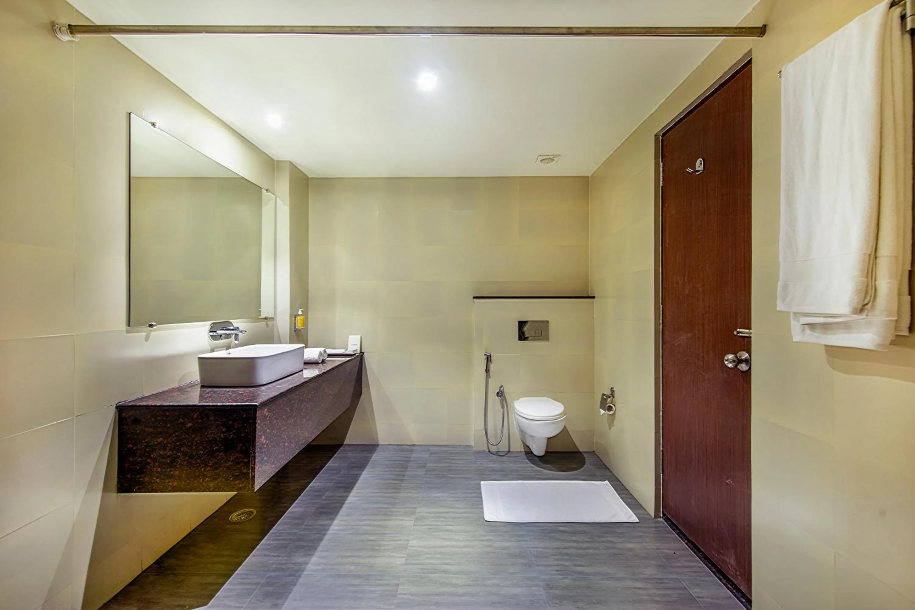 Bathroom in Bloom Boutique l Ranjit Avenue