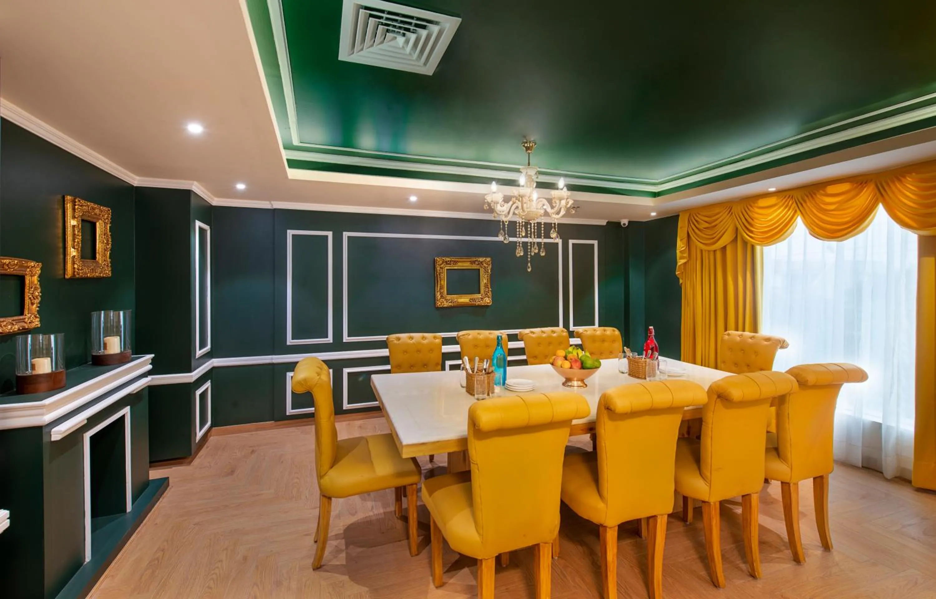 Restaurant/places to eat in Bloom Boutique l Ranjit Avenue