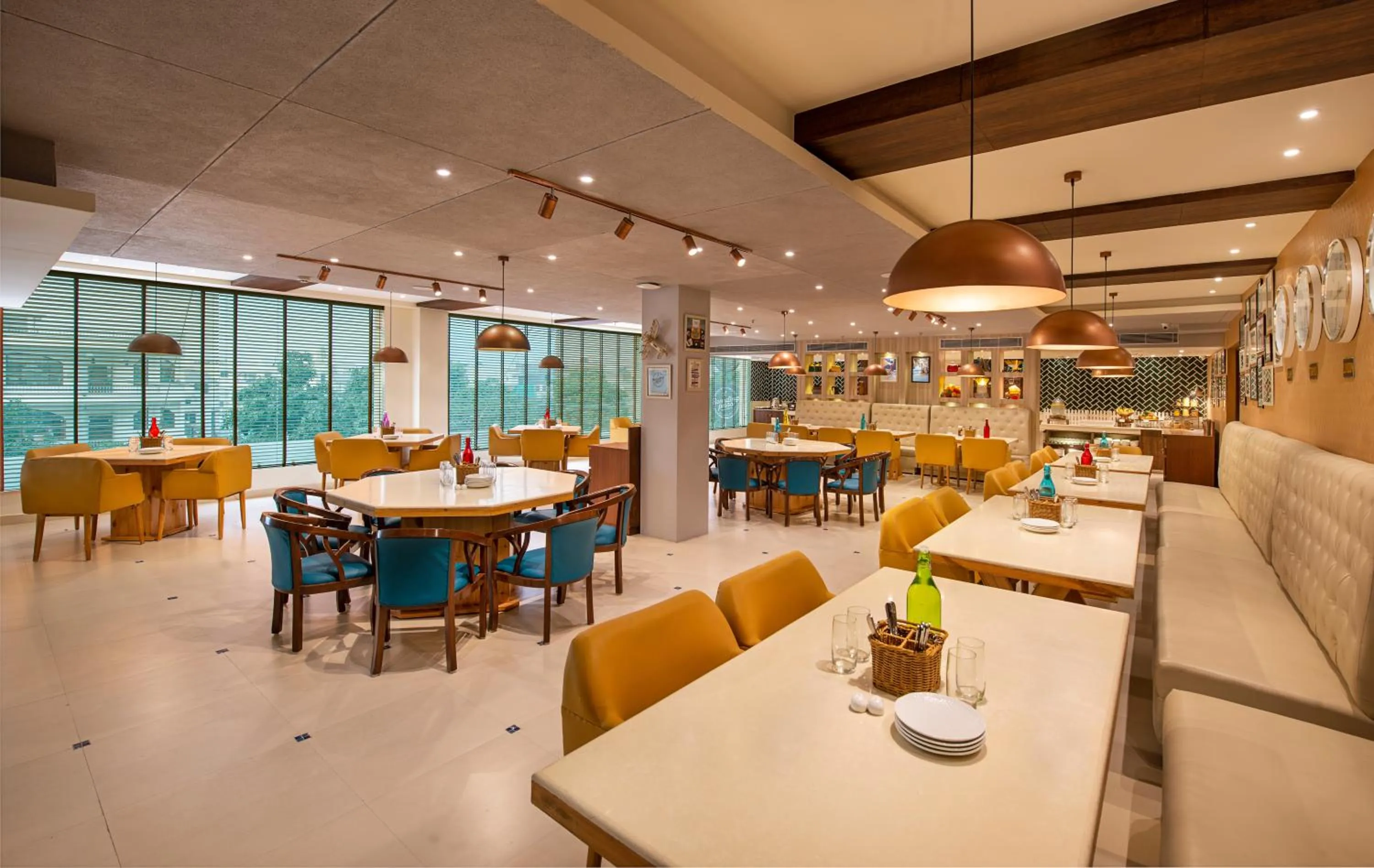 Restaurant/places to eat in Bloom Boutique l Ranjit Avenue