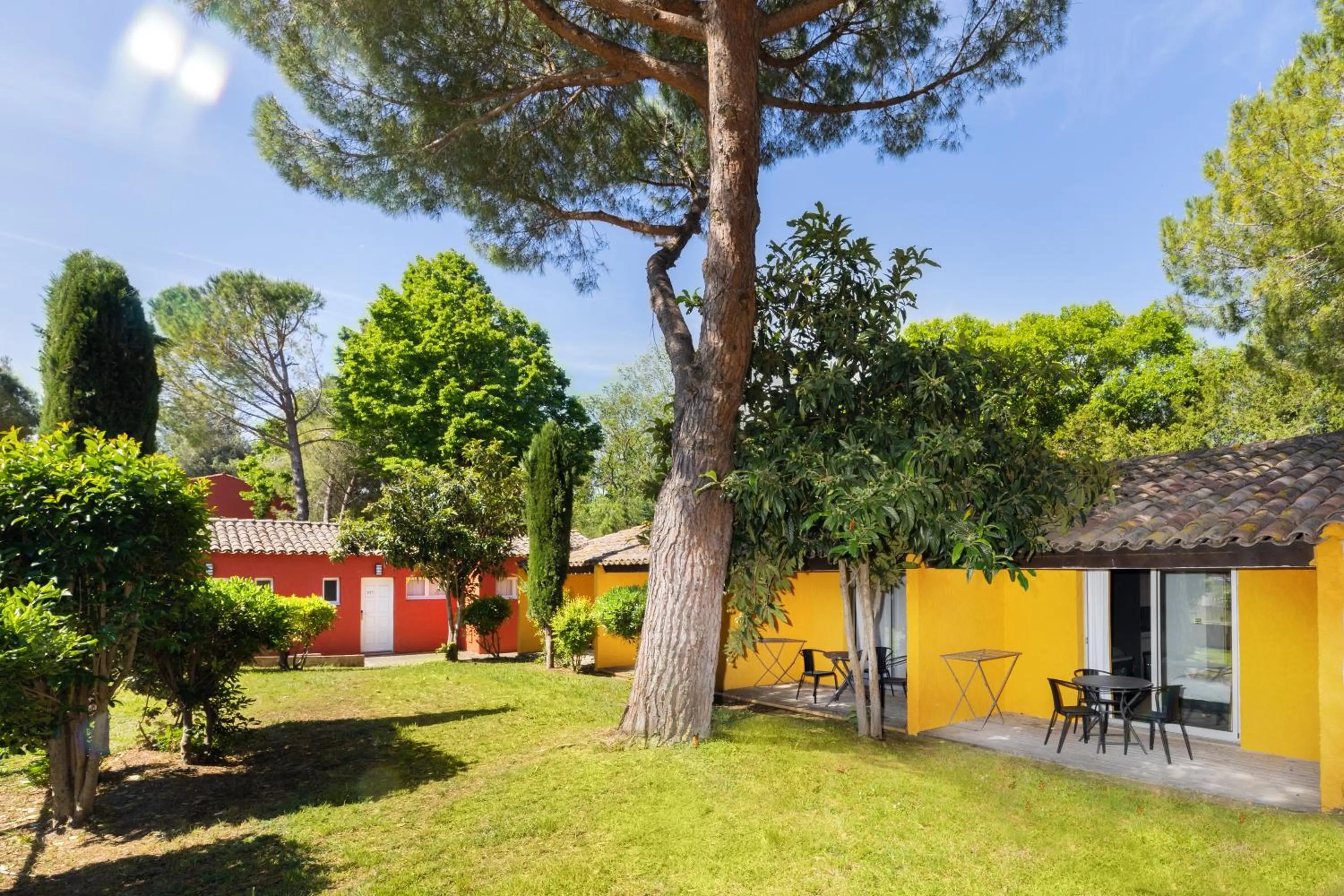 Facade/entrance in SOWELL HOTELS L'Olivier