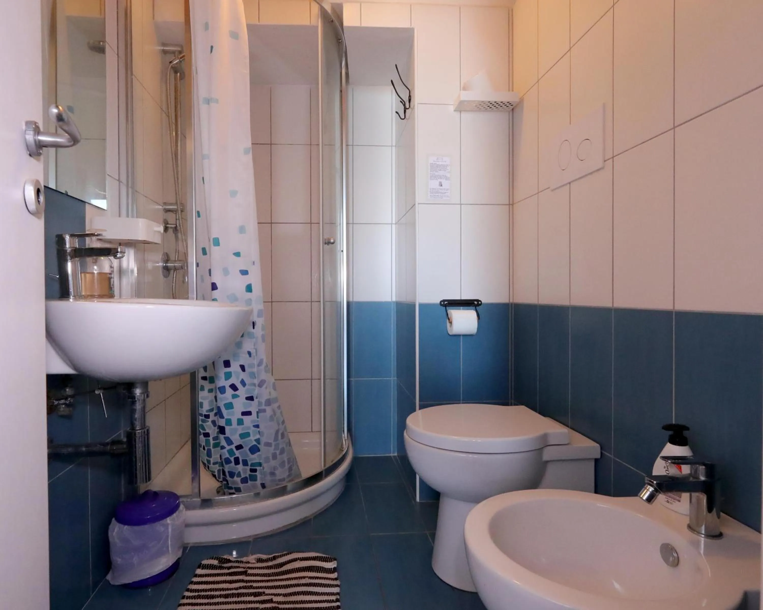 Shower in La Casa sul Blu Albergo Diffuso