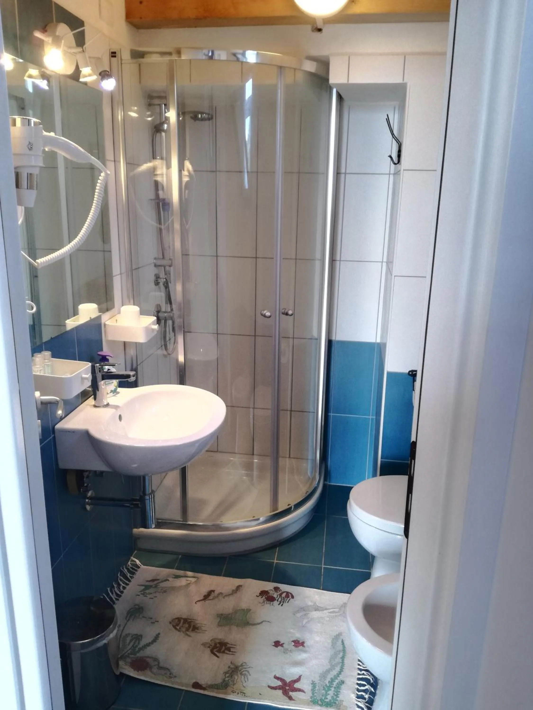 Shower in La Casa sul Blu Albergo Diffuso