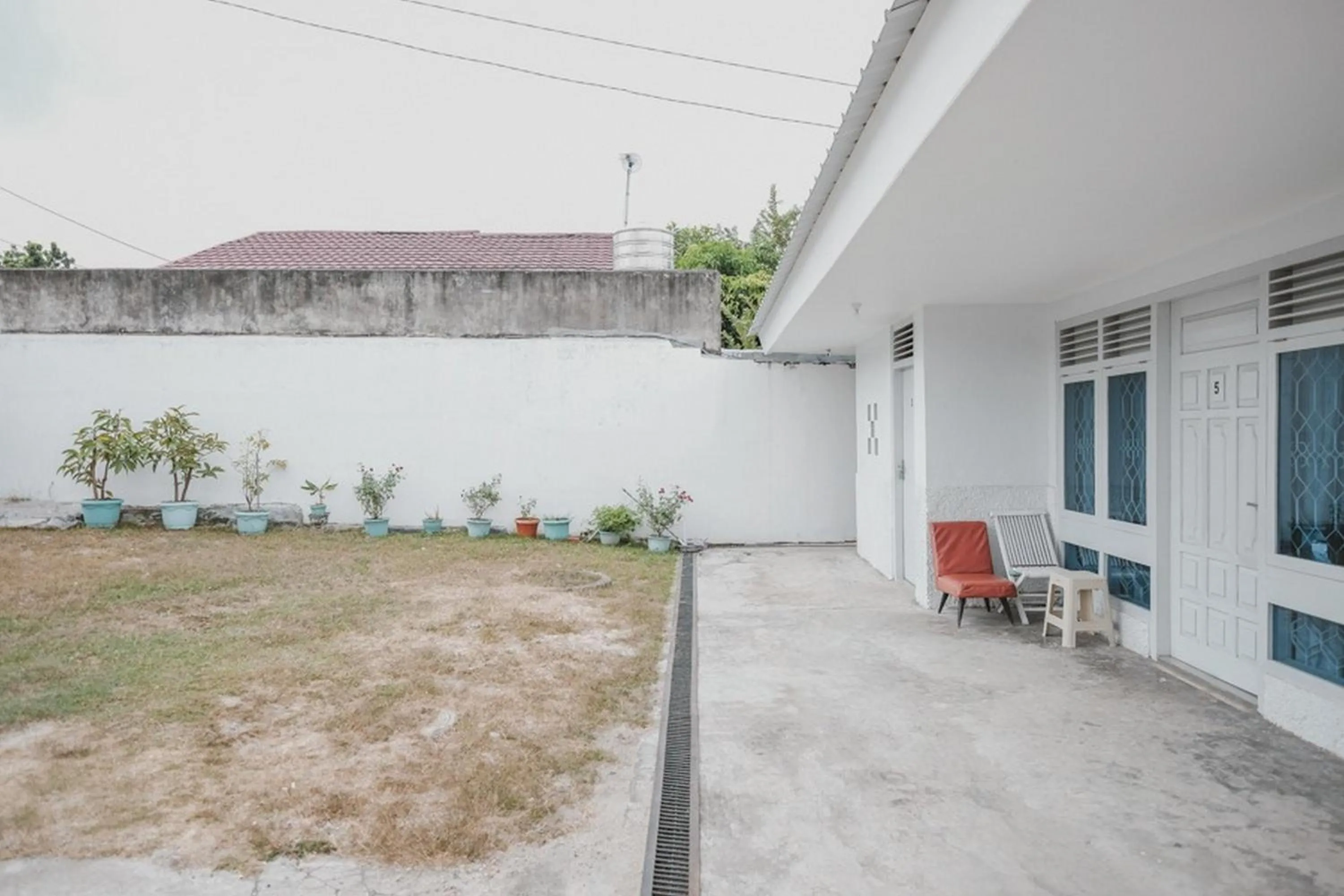 Facade/entrance in RedDoorz @ Beringin Jambi