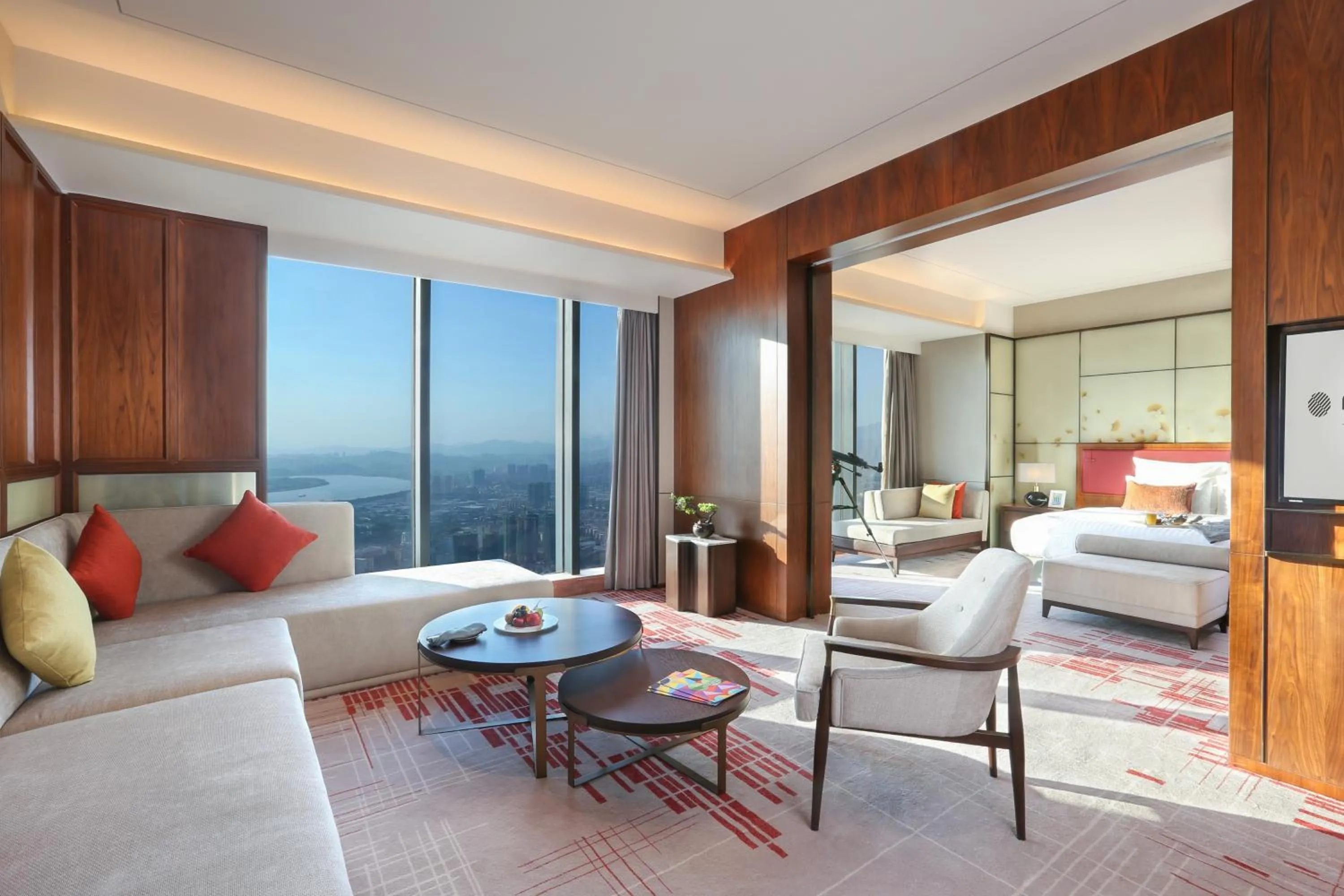 Photo of the whole room, Bed in Pullman Huizhou Kaisa