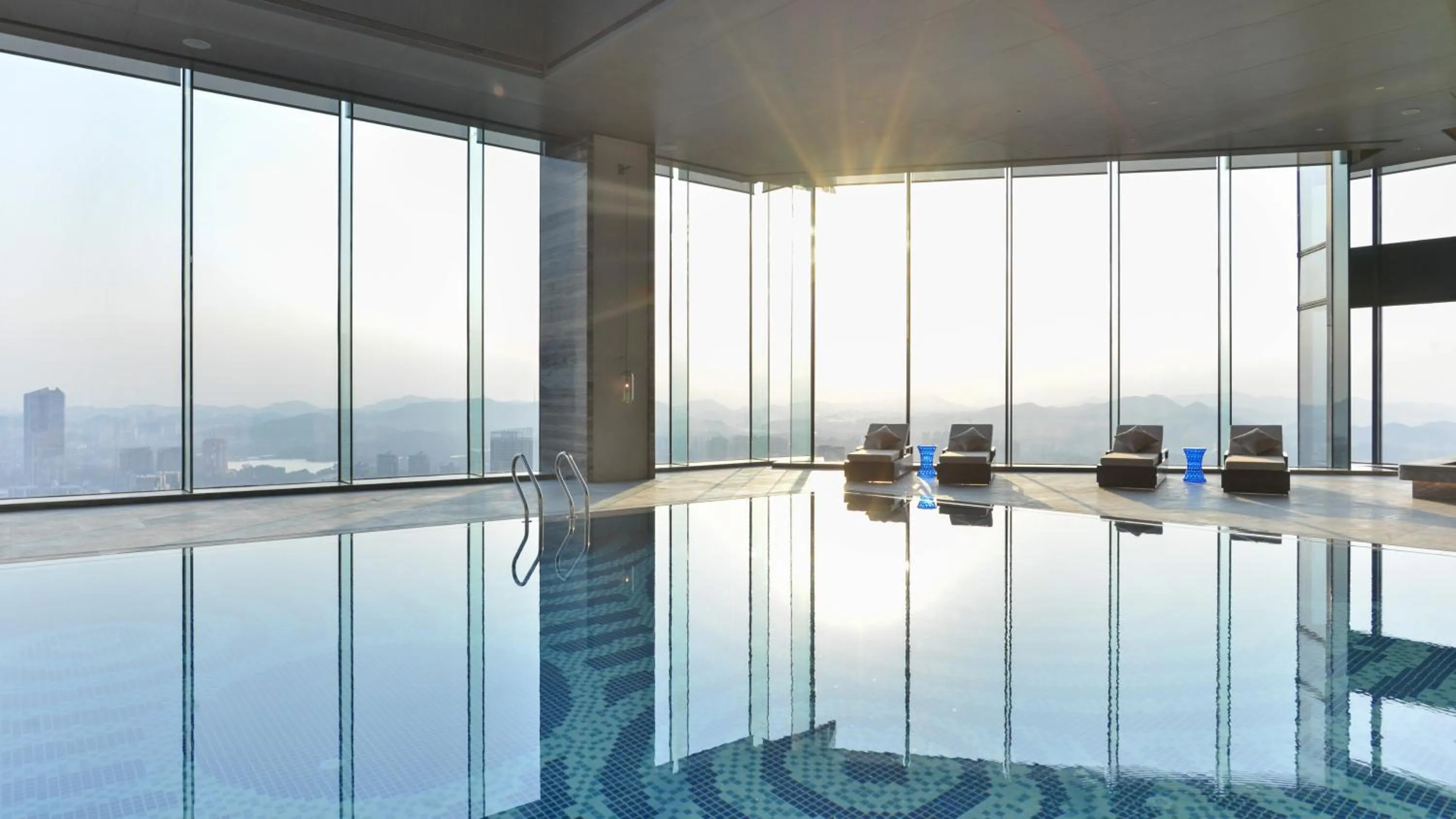 Swimming pool in Pullman Huizhou Kaisa