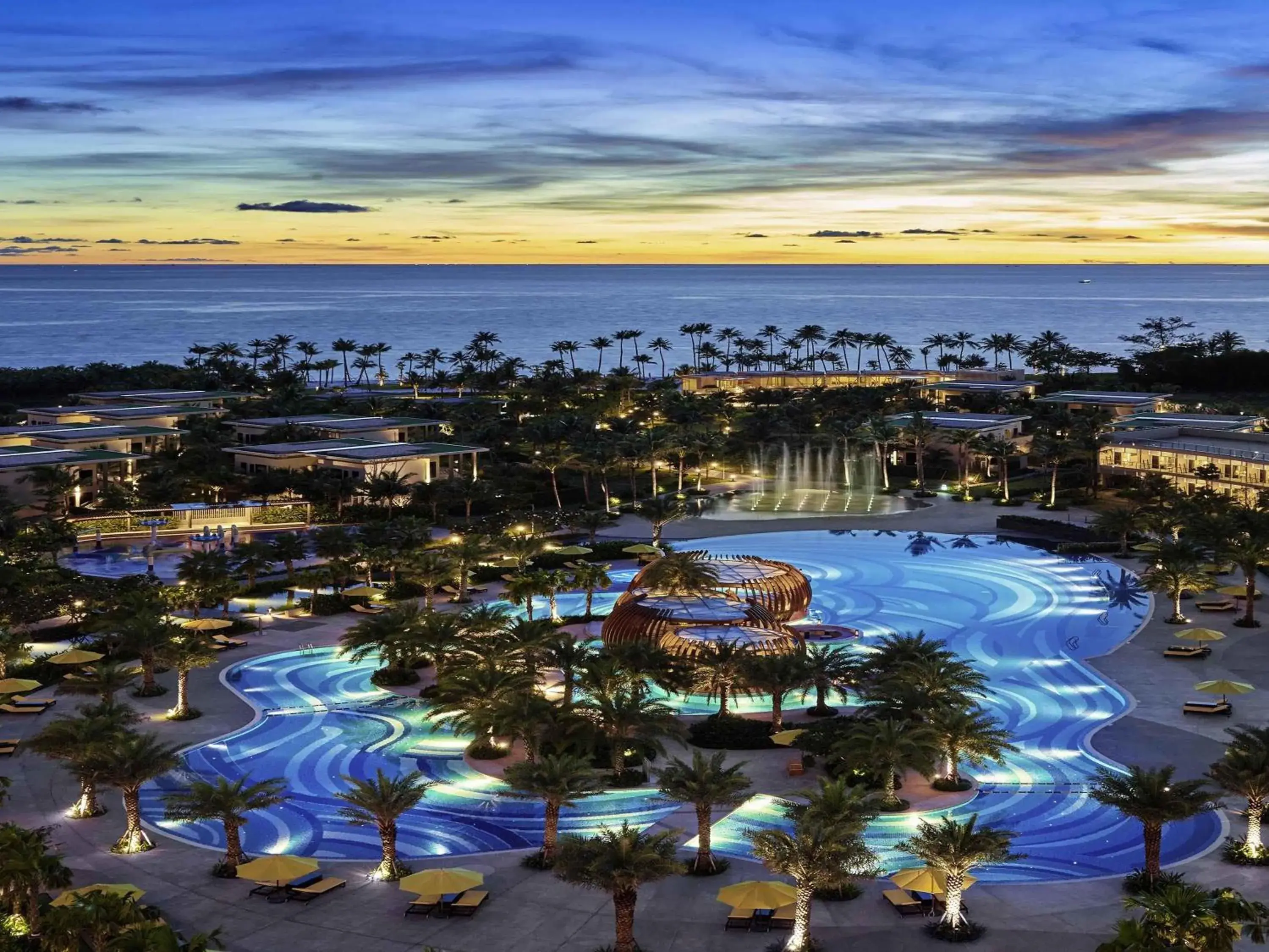 Pool view in Pullman Phu Quoc Beach Resort Pool view in Pullman Phu Quoc Beach Resort