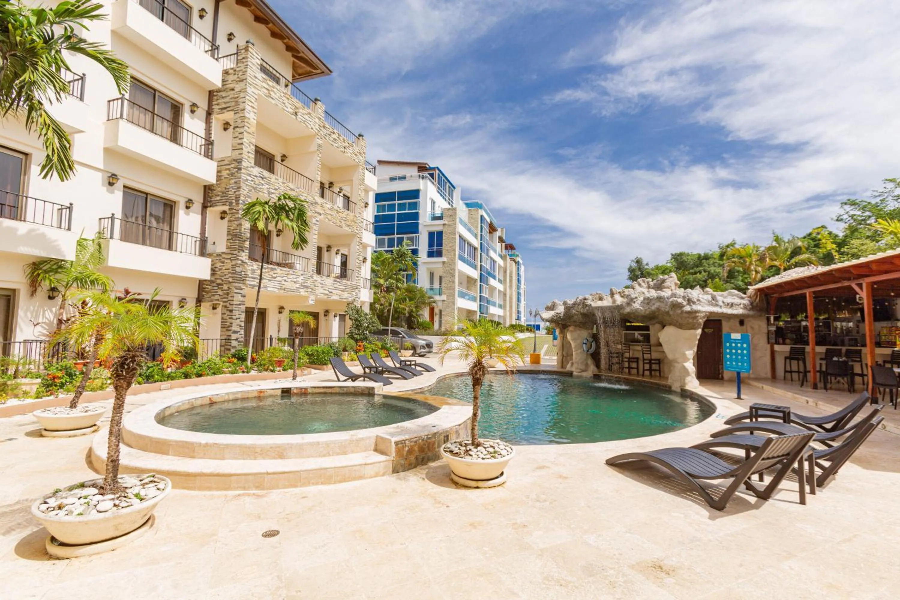 Suites at Grand Laguna Beach by Calisto Stays