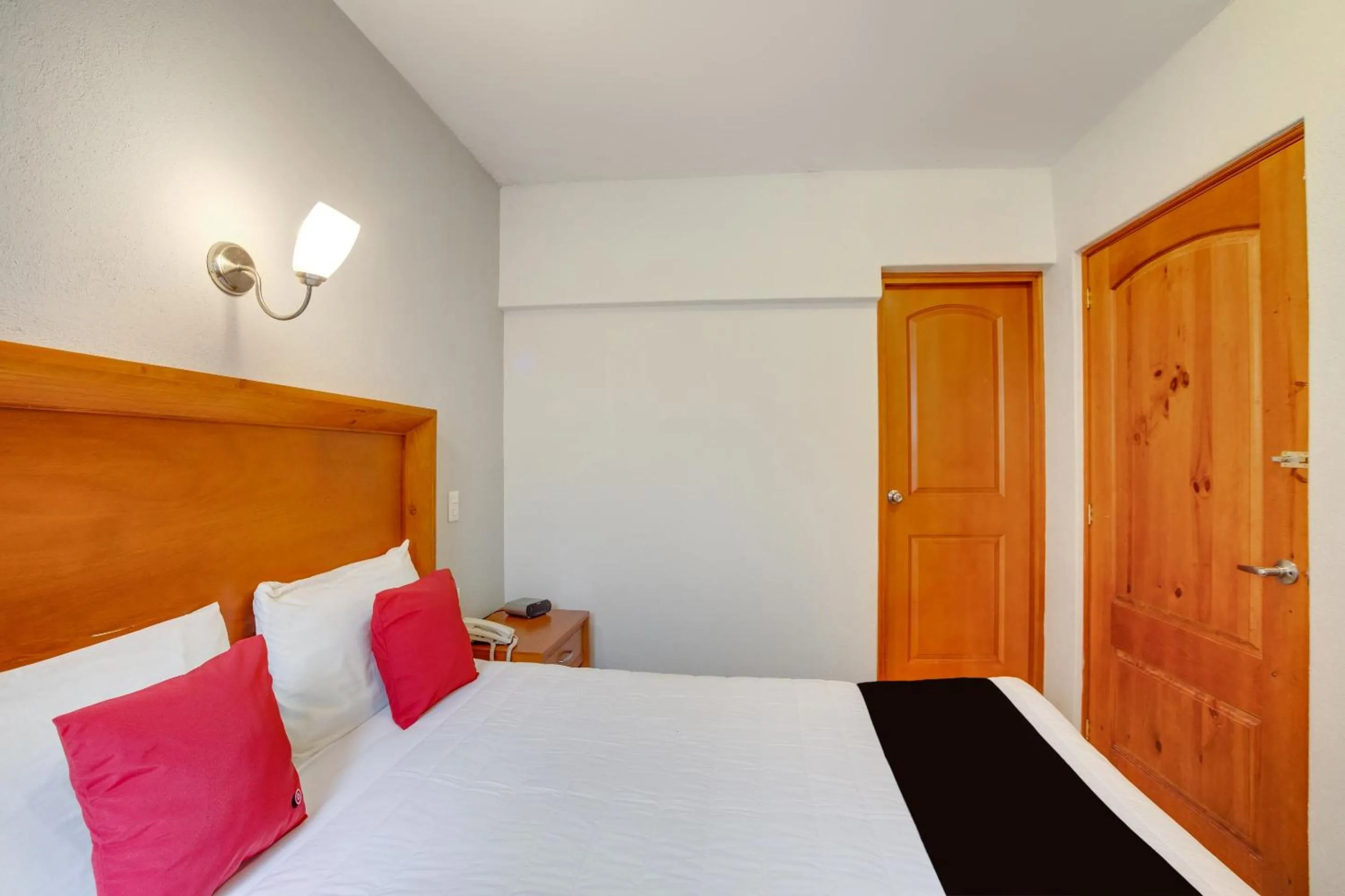 Bedroom, Bed in Hotel Patzcuaro