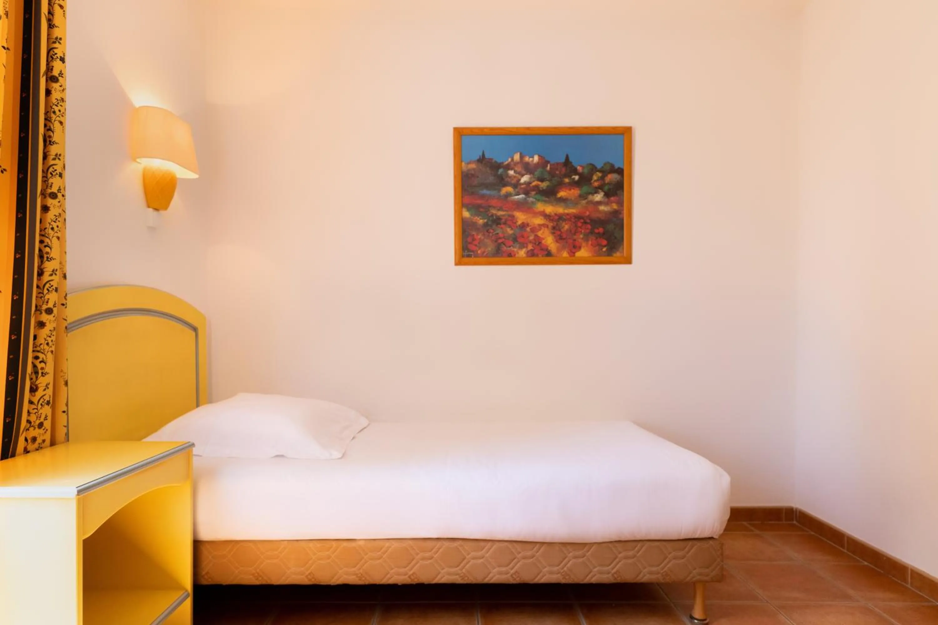 Photo of the whole room, Bed in SOWELL RESIDENCES Les Mazets