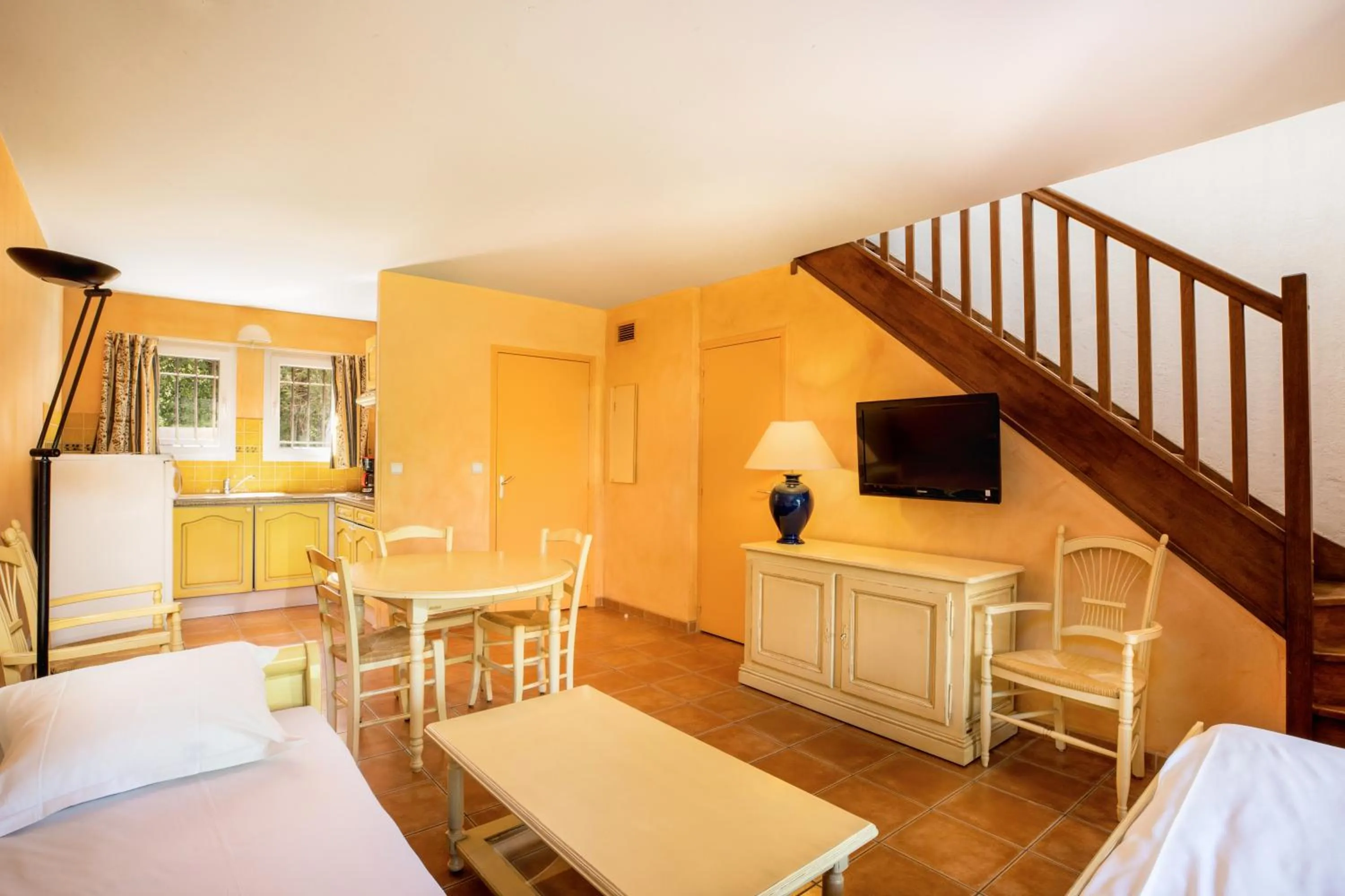 Dining area, Bed in SOWELL RESIDENCES Les Mazets