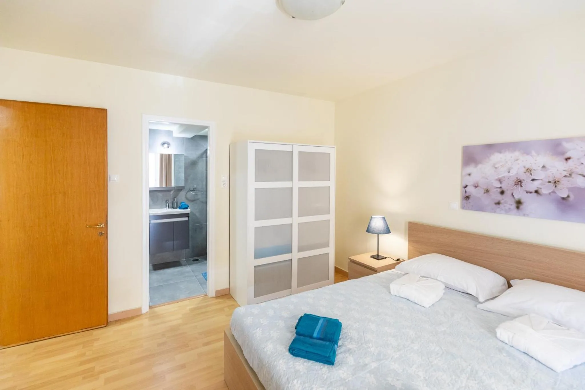 Bed in Athens Kyniska Urban Apartment