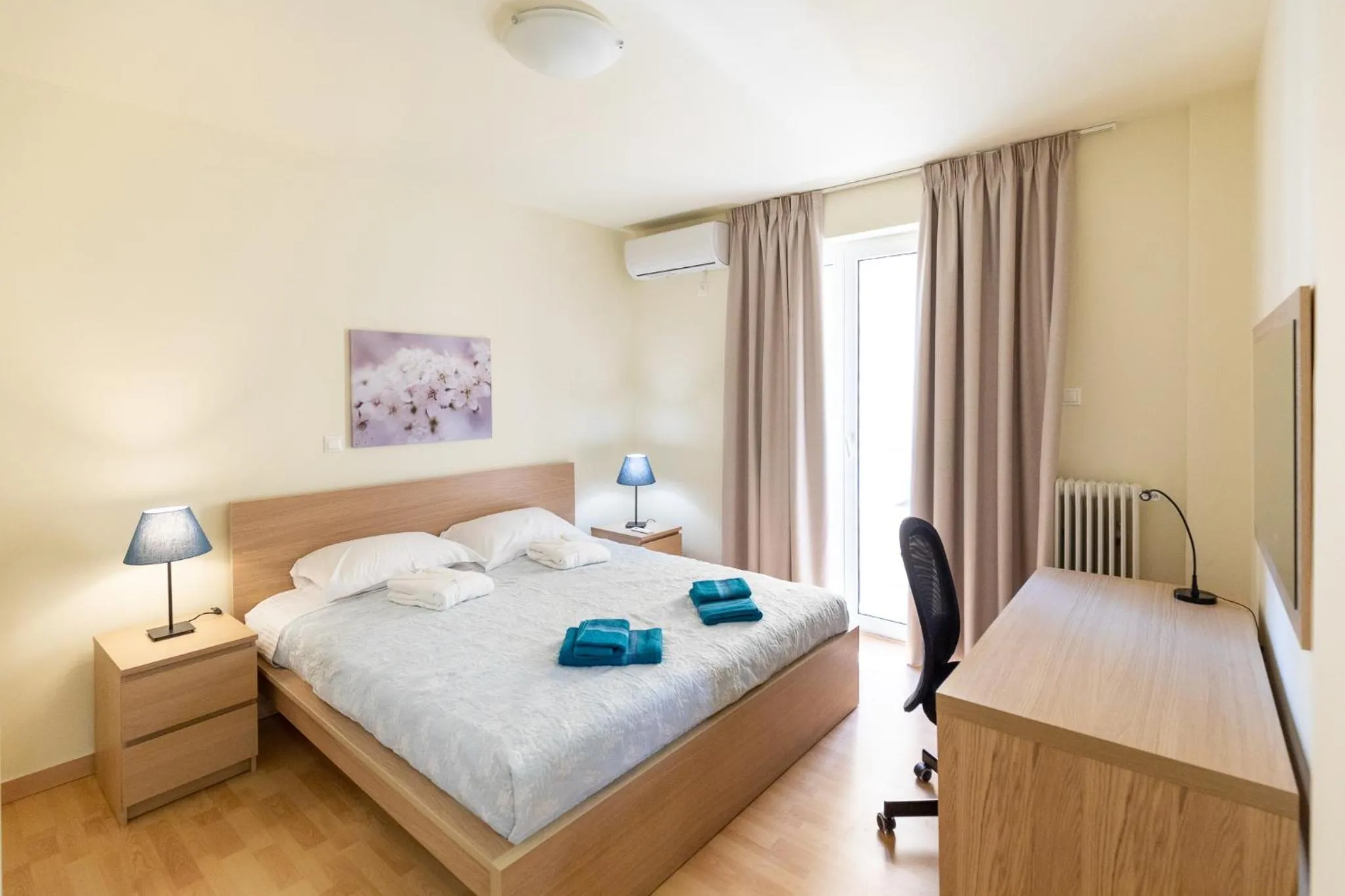Bed in Athens Kyniska Urban Apartment