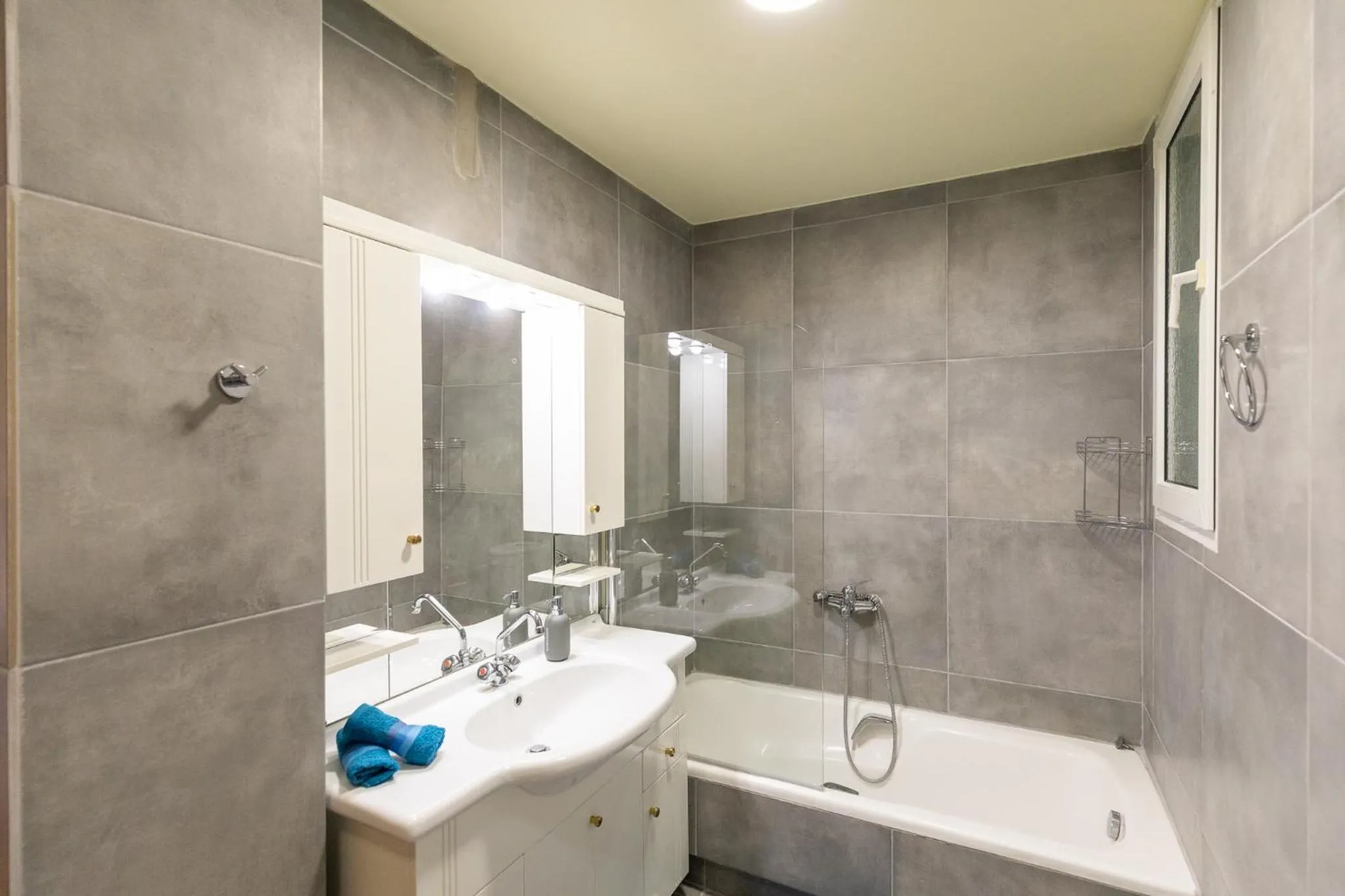 Athens Kyniska Urban Apartment