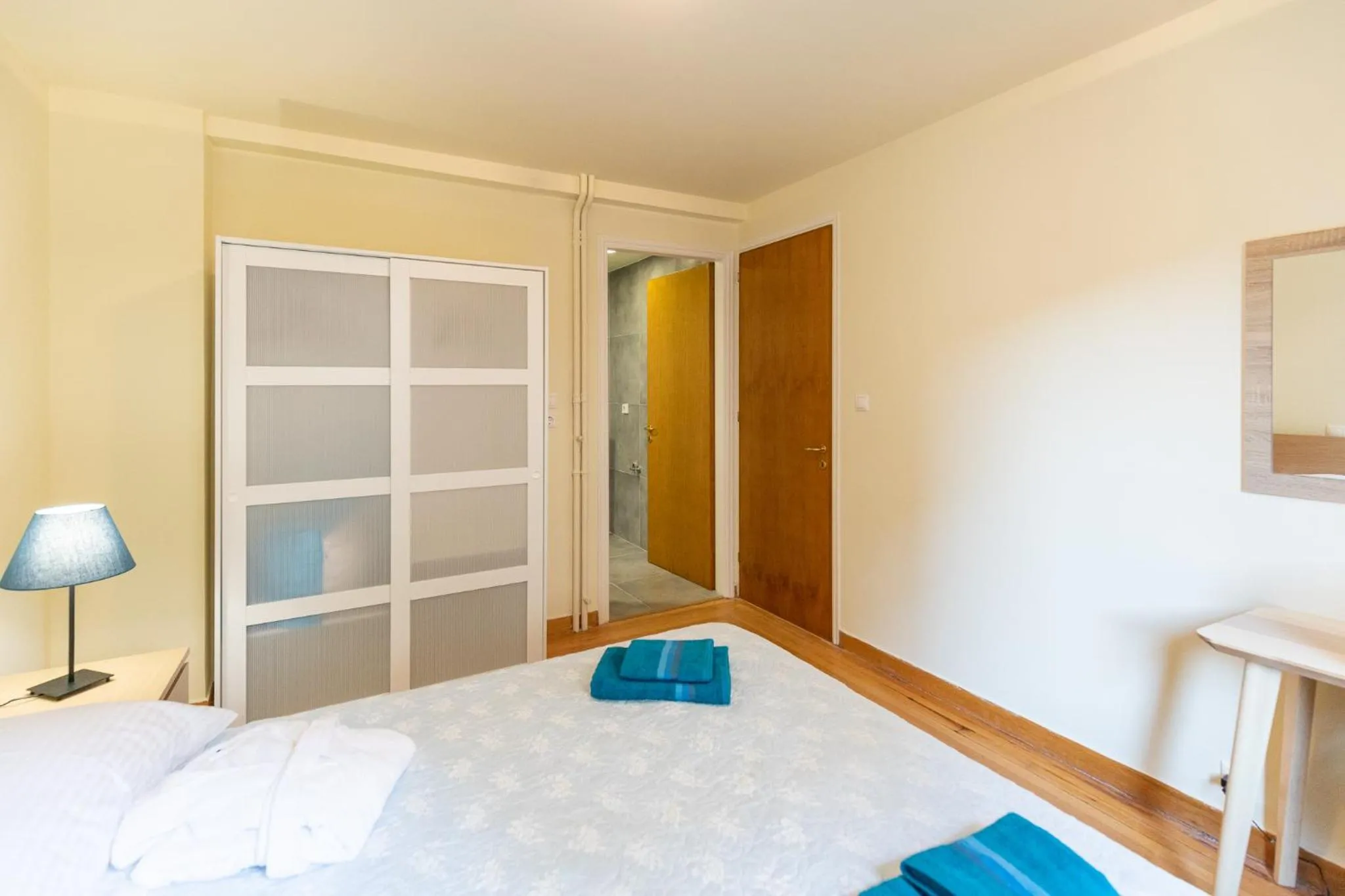 Bed in Athens Kyniska Urban Apartment