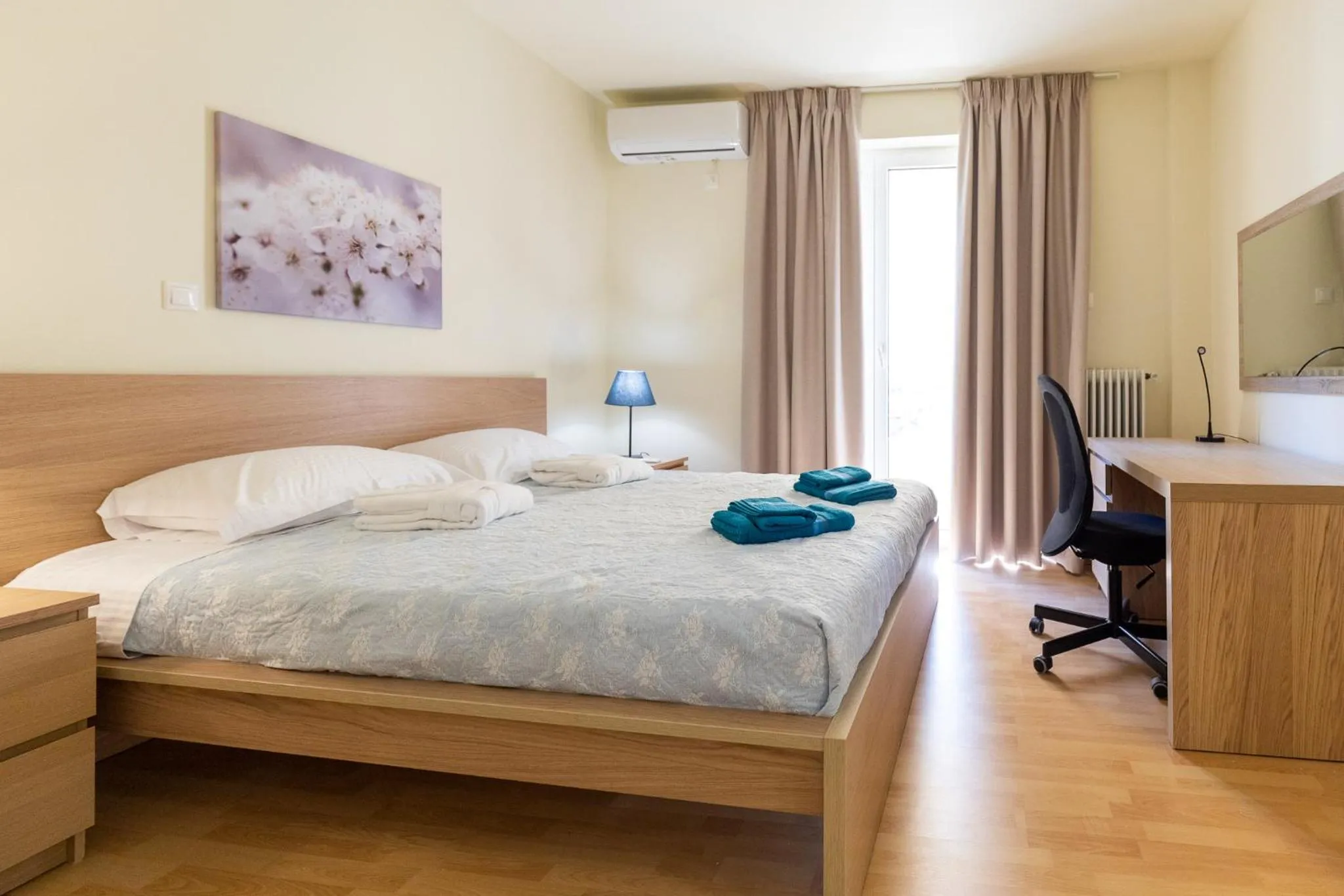 Bed in Athens Kyniska Urban Apartment