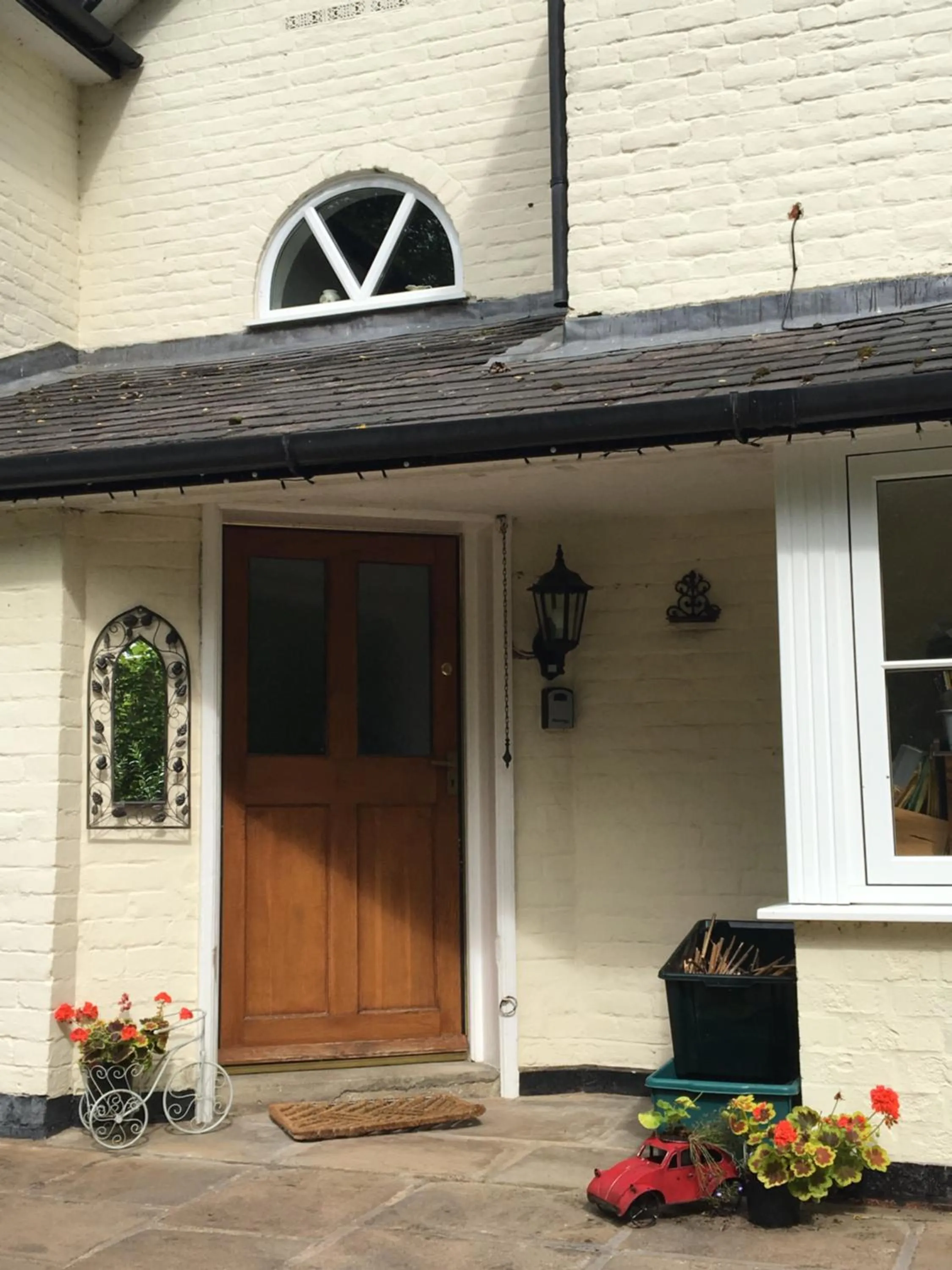 Facade/entrance in Bron Hafren