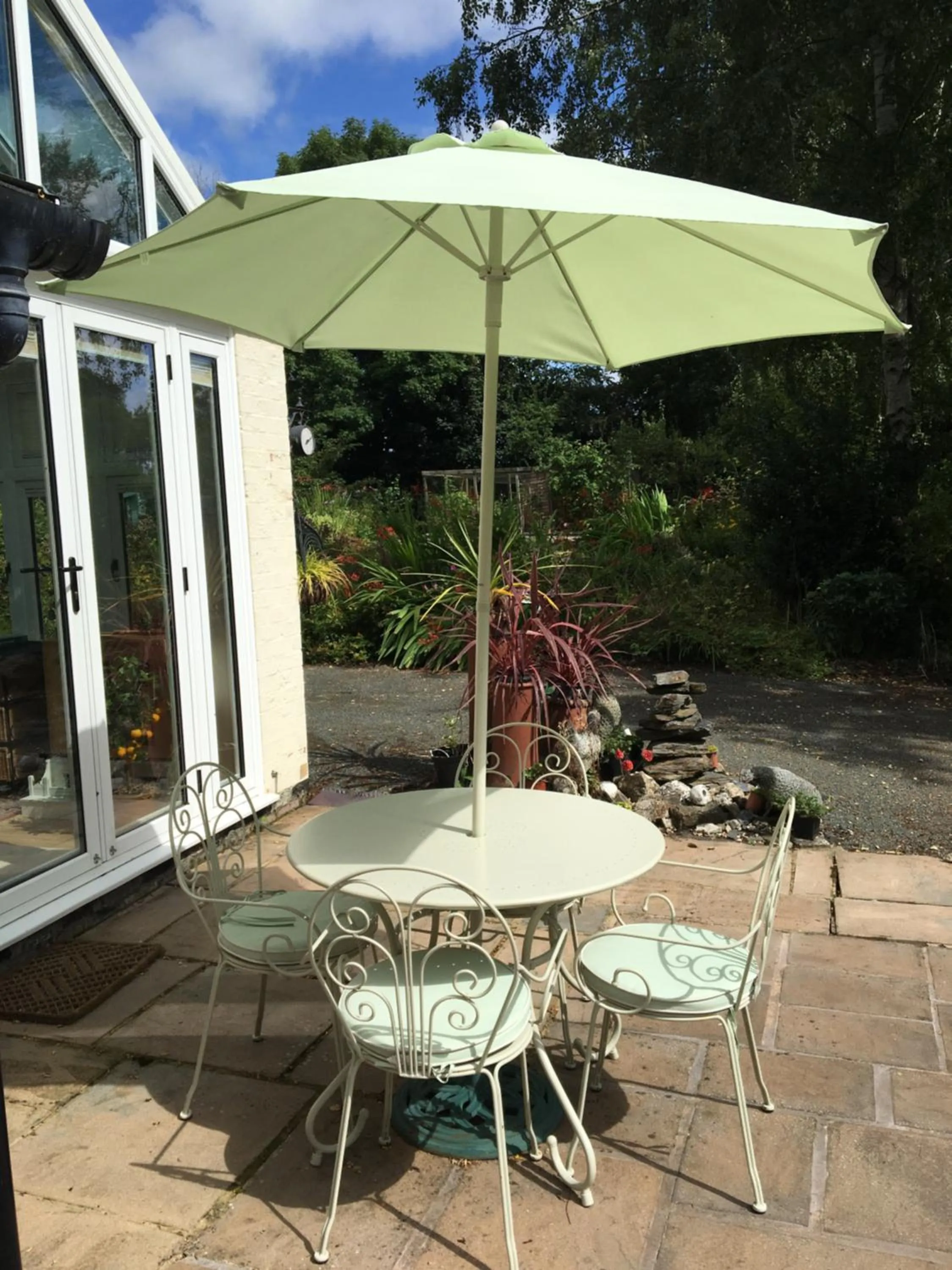 Patio in Bron Hafren