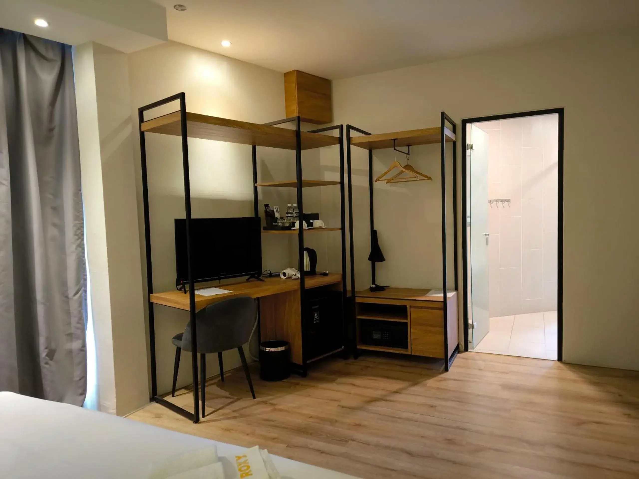 View (from property/room), Bed in Roxy Hotel Padungan View (from property/room), Bed in Roxy Hotel Padungan