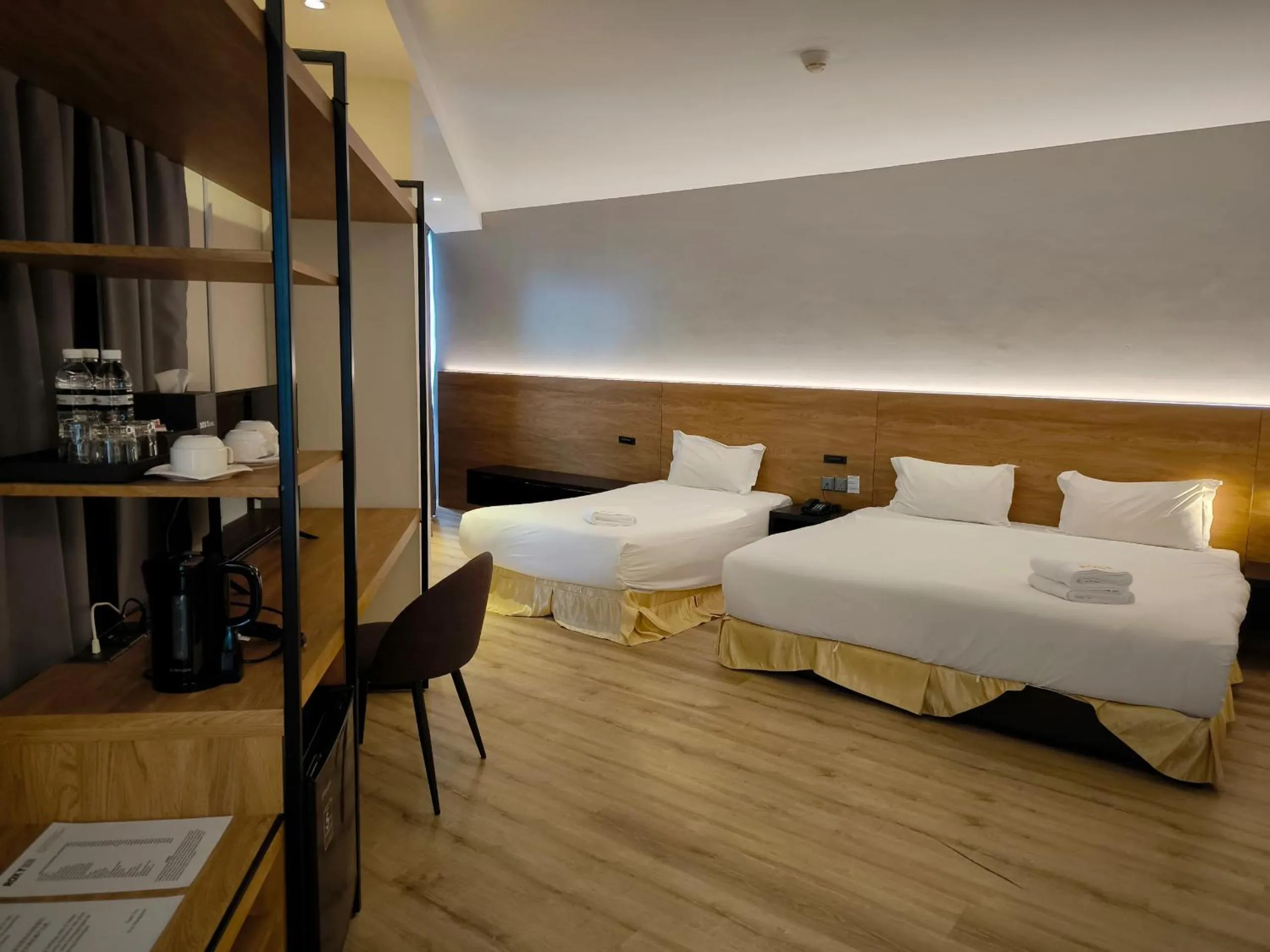 View (from property/room), Bed in Roxy Hotel Padungan