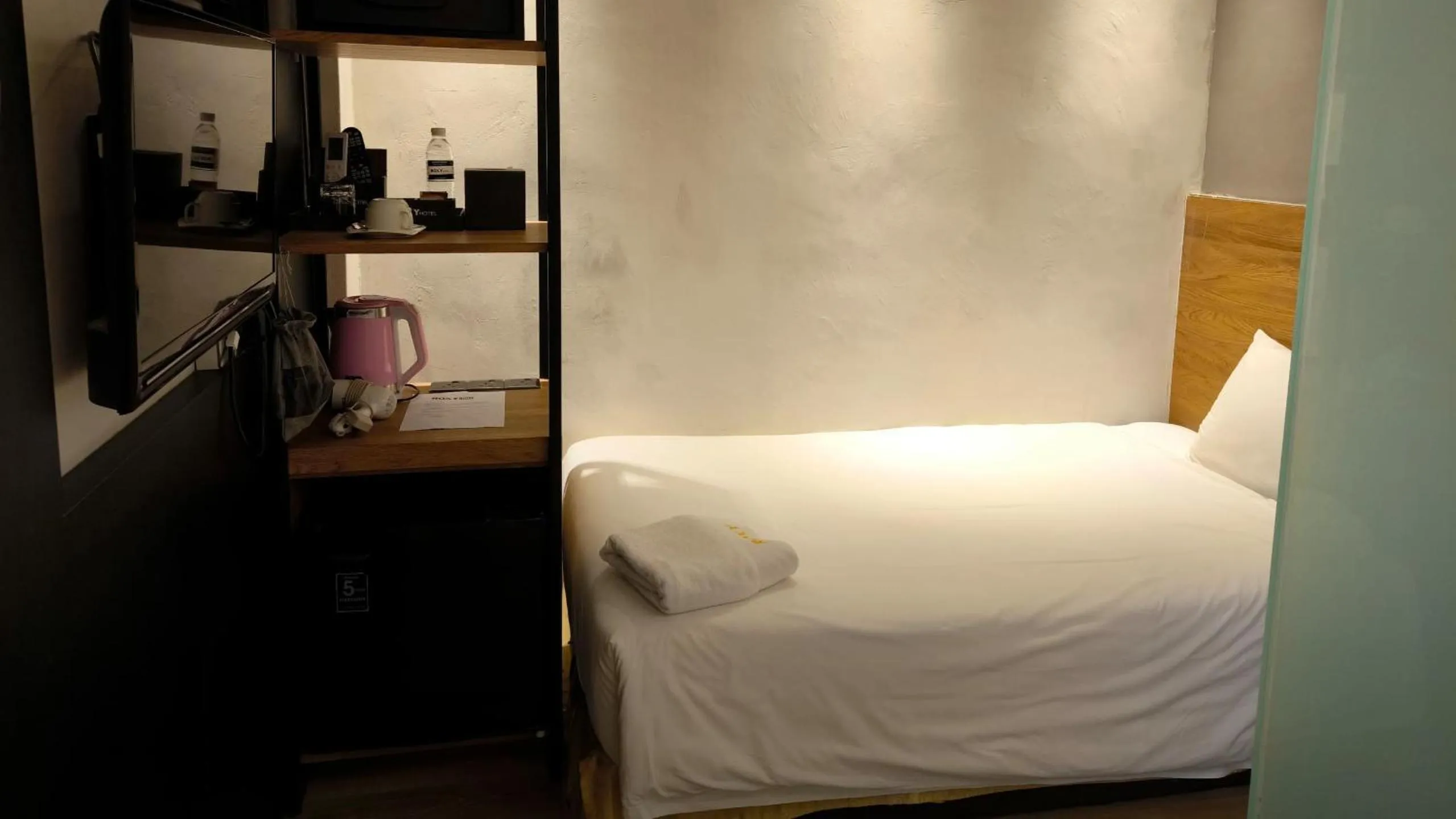 View (from property/room), Bed in Roxy Hotel Padungan