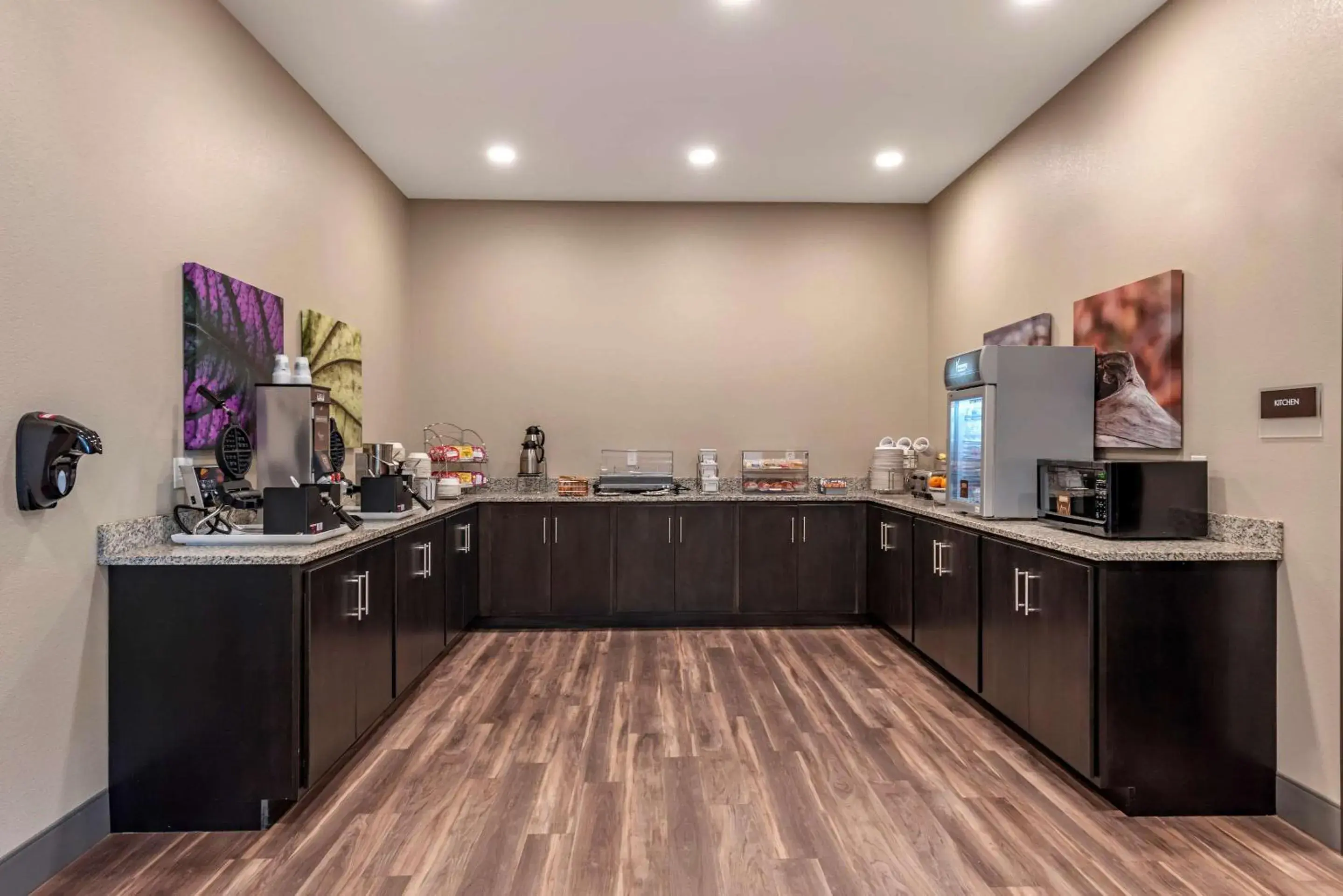 Restaurant/places to eat in MainStay Suites Newberry - Crane Restaurant/places to eat in MainStay Suites Newberry - Crane