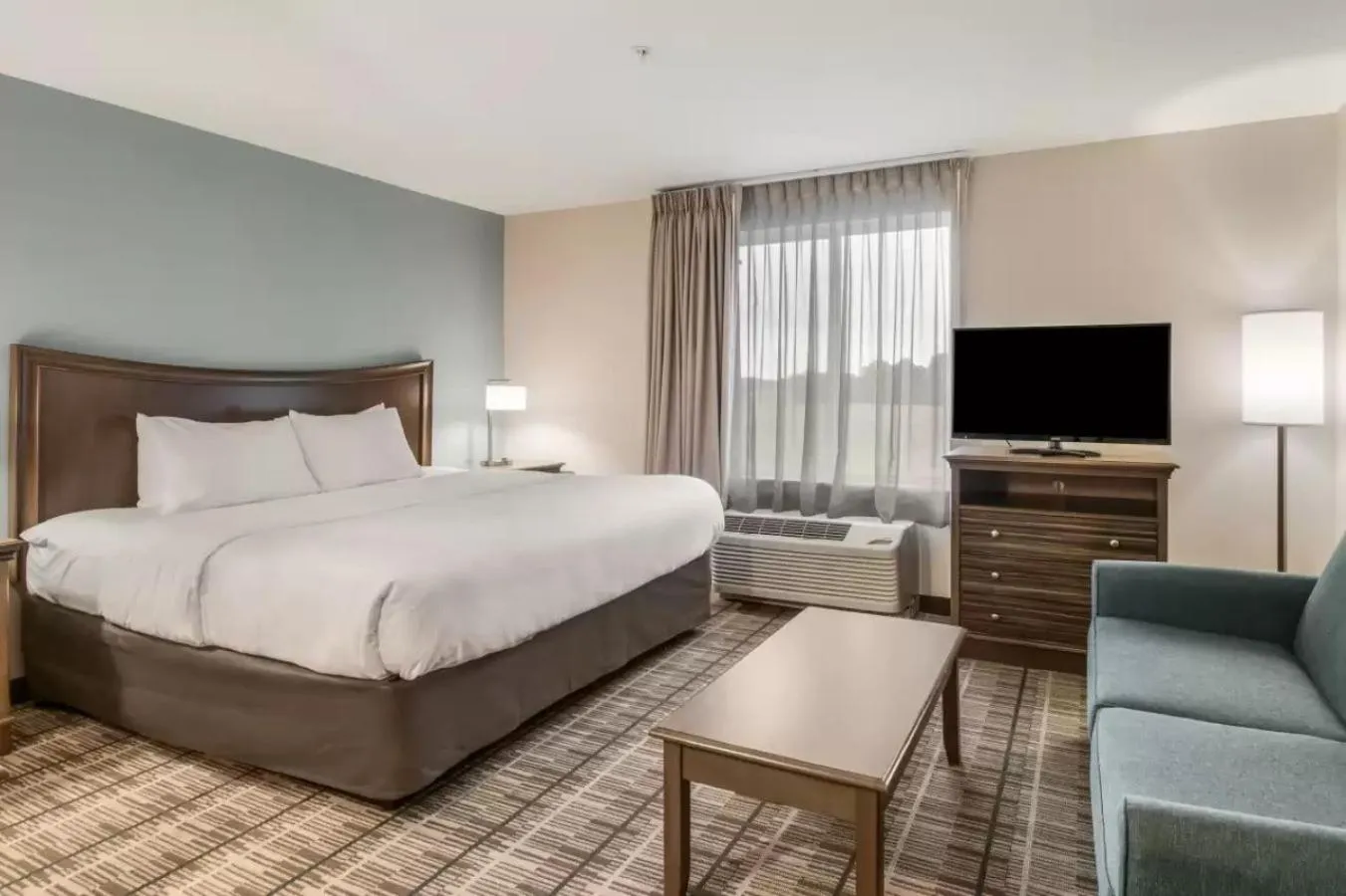 Seating area, Bed in MainStay Suites Union City, TN