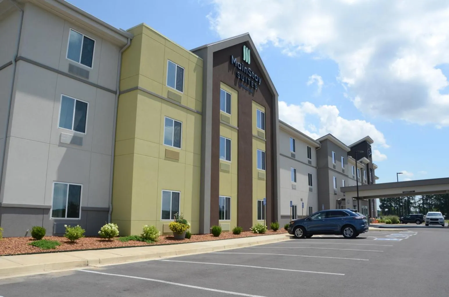 Property building in MainStay Suites Union City, TN