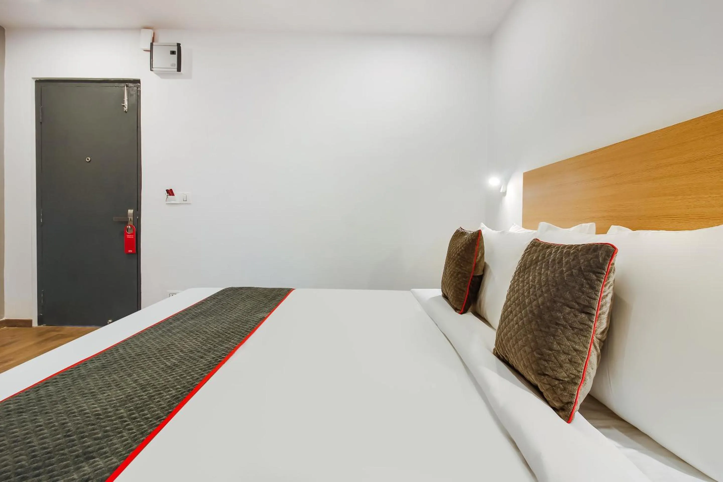 Bedroom, Bed in Super Townhouse THE CINCO HOTEL NEAR ESI HOSPITAL ( SR NAGAR)