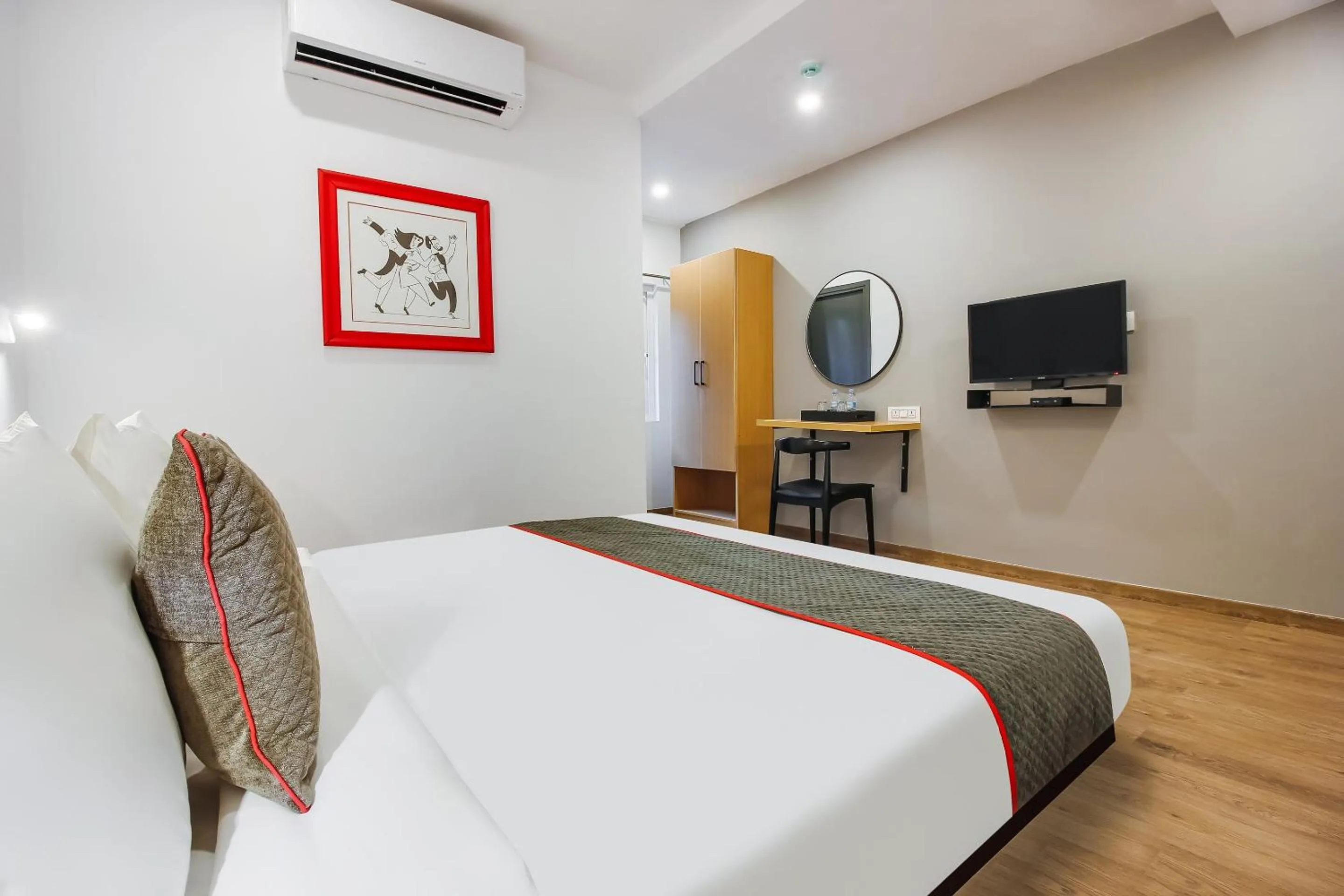Bedroom, Bed in Super Townhouse THE CINCO HOTEL NEAR ESI HOSPITAL ( SR NAGAR)
