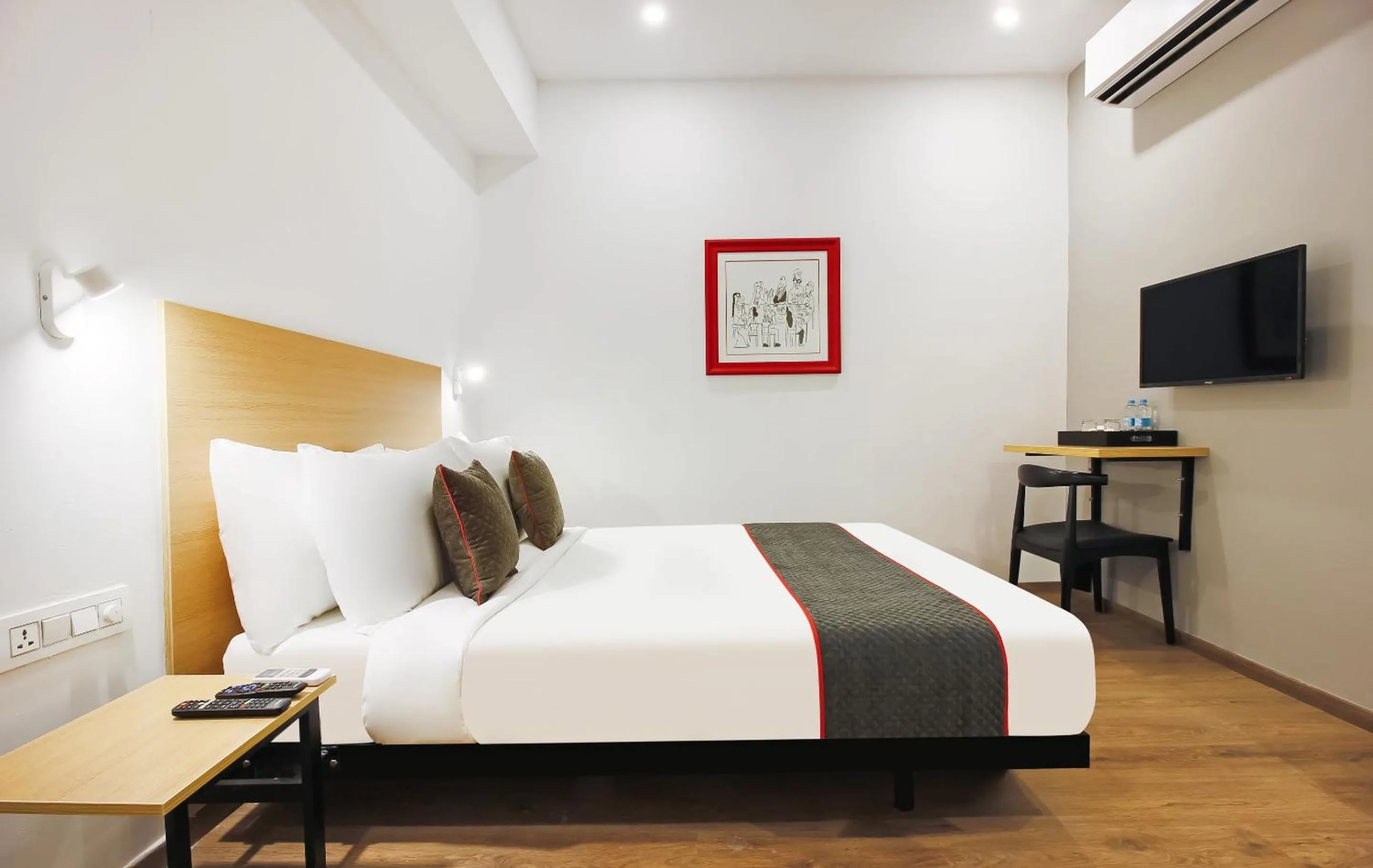 Bedroom, Bed in Super Townhouse THE CINCO HOTEL NEAR ESI HOSPITAL ( SR NAGAR)