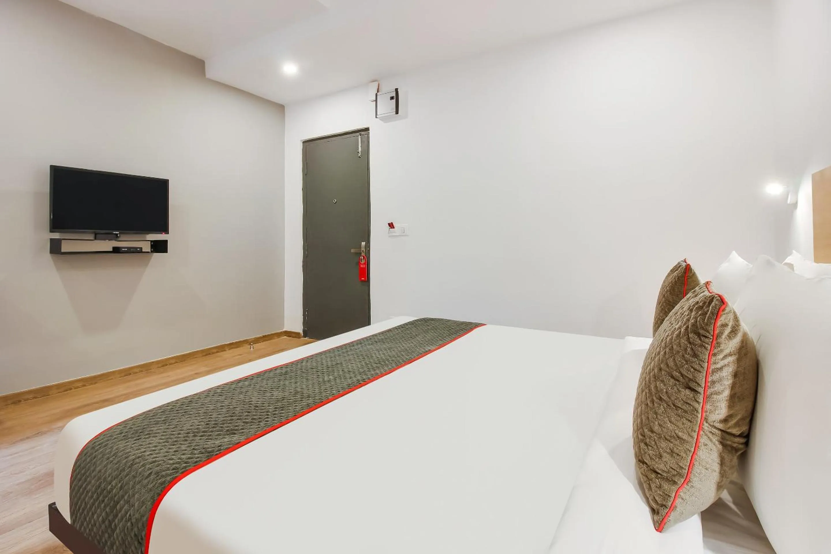 Bedroom, Bed in Super Townhouse THE CINCO HOTEL NEAR ESI HOSPITAL ( SR NAGAR)