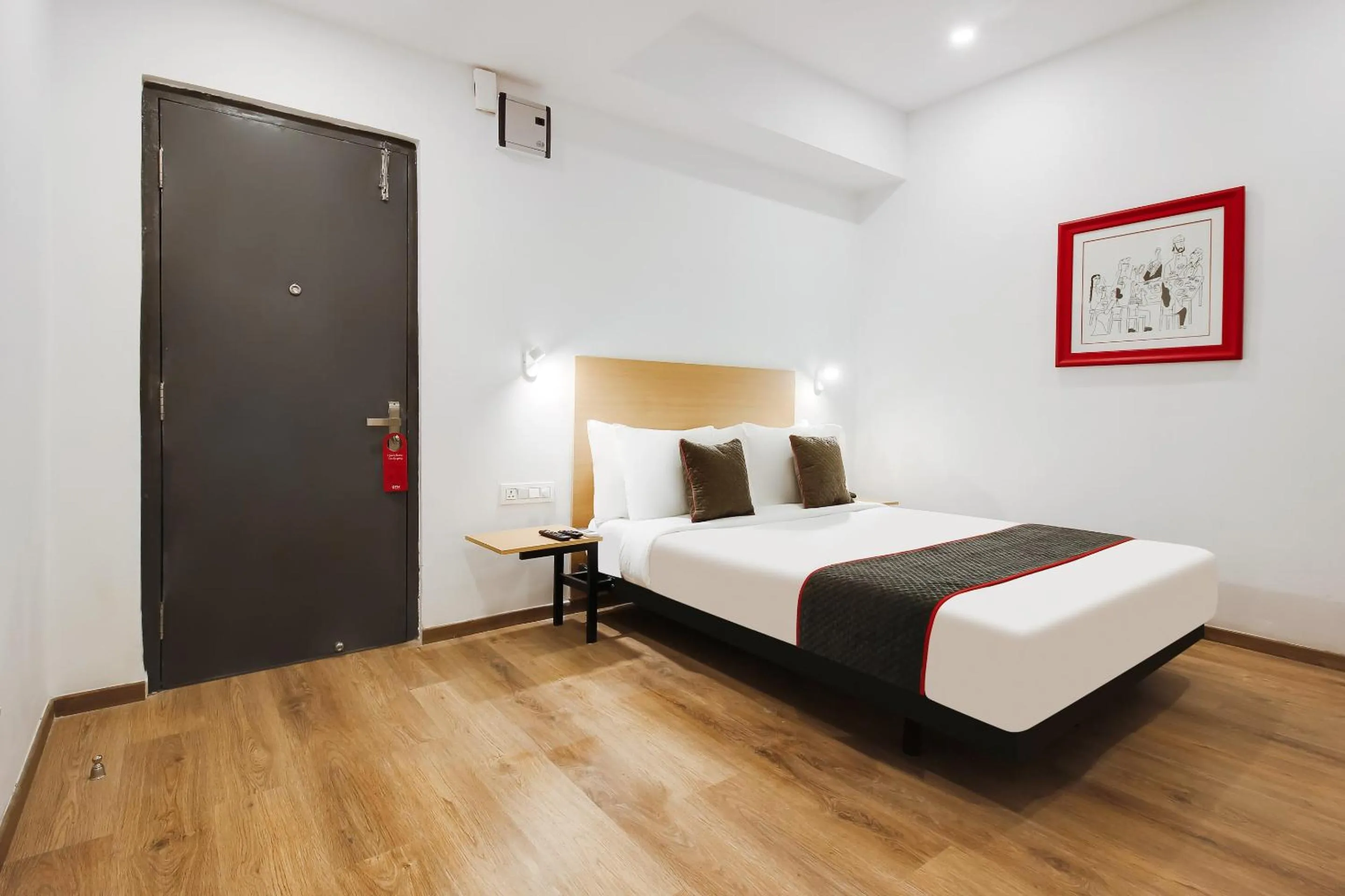 Bedroom, Bed in Super Townhouse THE CINCO HOTEL NEAR ESI HOSPITAL ( SR NAGAR)