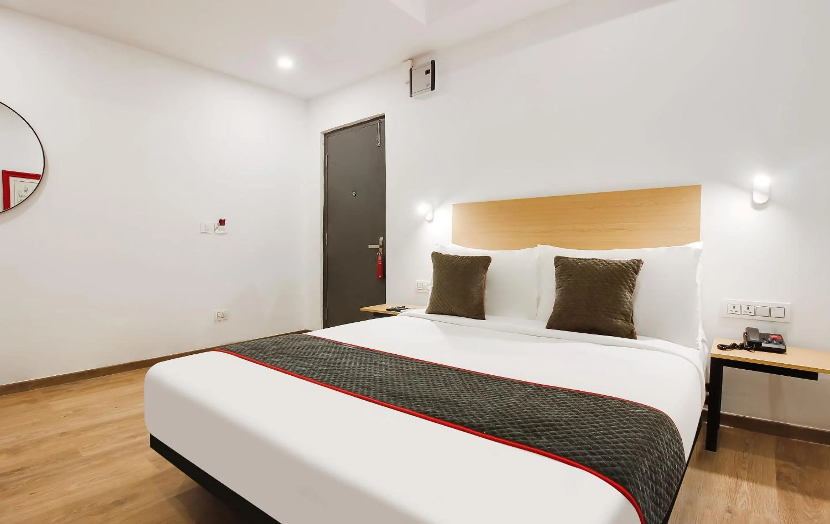 Bedroom, Bed in Super Townhouse THE CINCO HOTEL NEAR ESI HOSPITAL ( SR NAGAR)